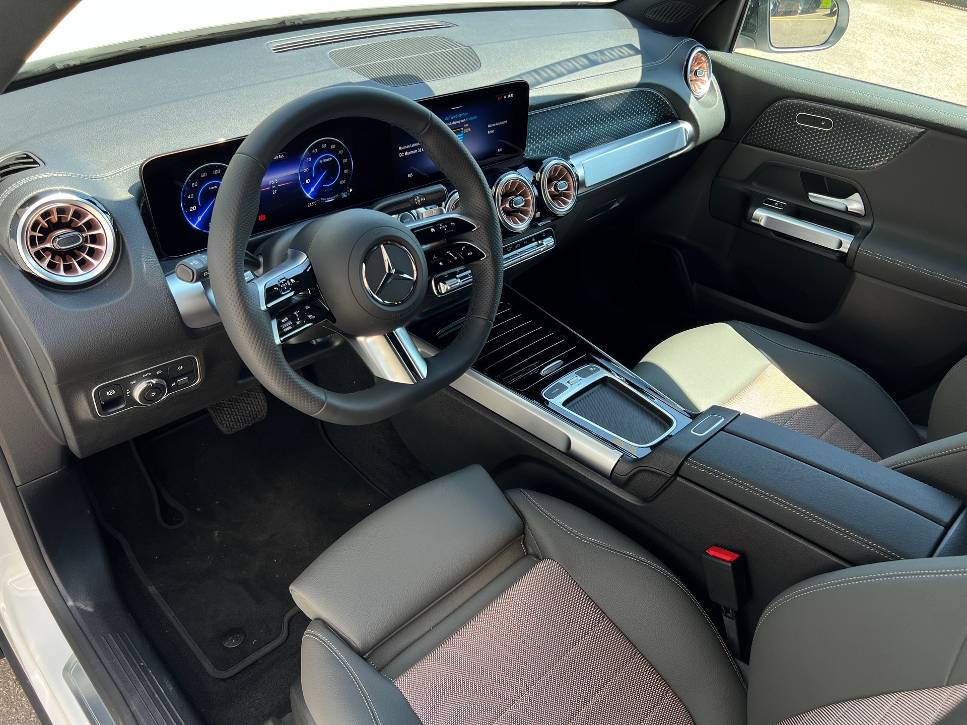 MERCEDES-BENZ EQB 300 4Matic Swiss Star-image-12