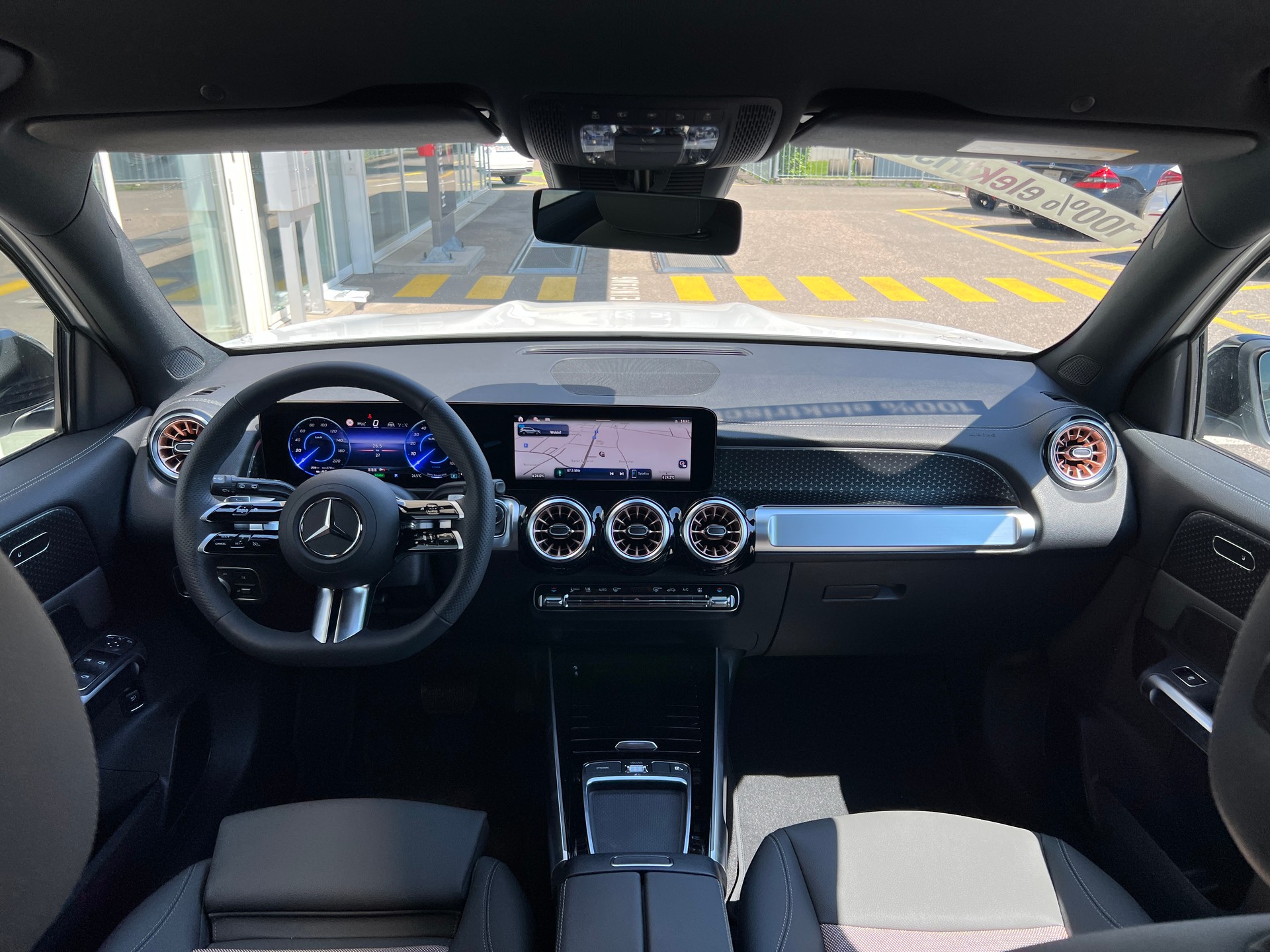 MERCEDES-BENZ EQB 300 4Matic Swiss Star-image-10