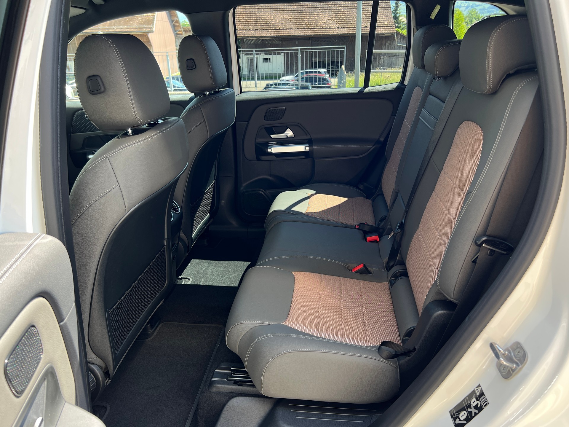 MERCEDES-BENZ EQB 300 4Matic Swiss Star-image-9