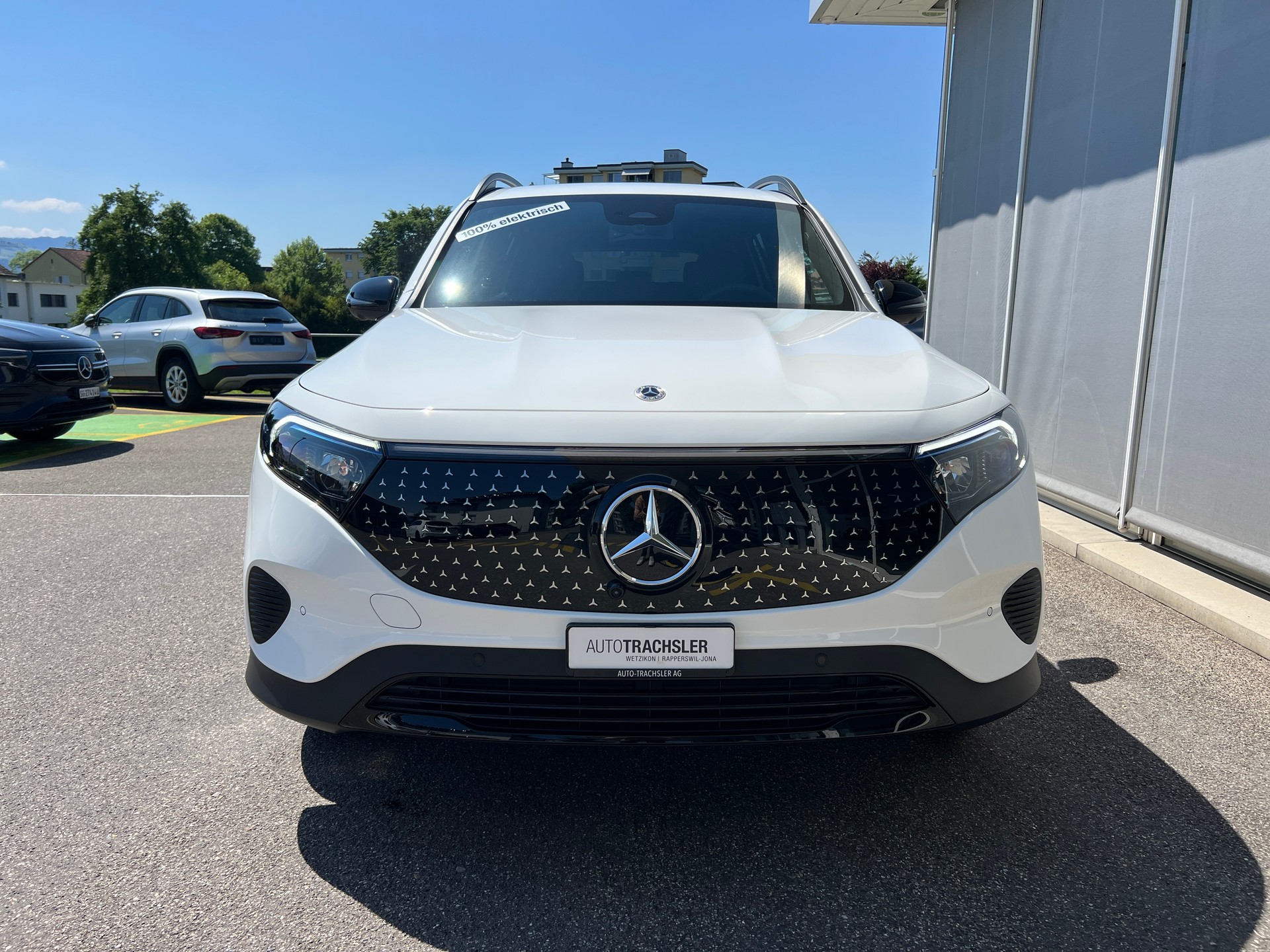 MERCEDES-BENZ EQB 300 4Matic Swiss Star-image-1