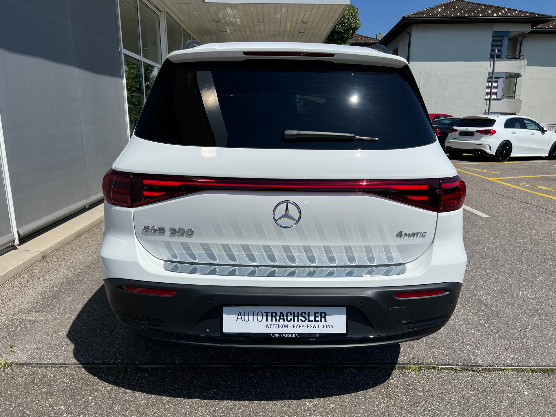 MERCEDES-BENZ EQB 300 4Matic Swiss Star-image-5