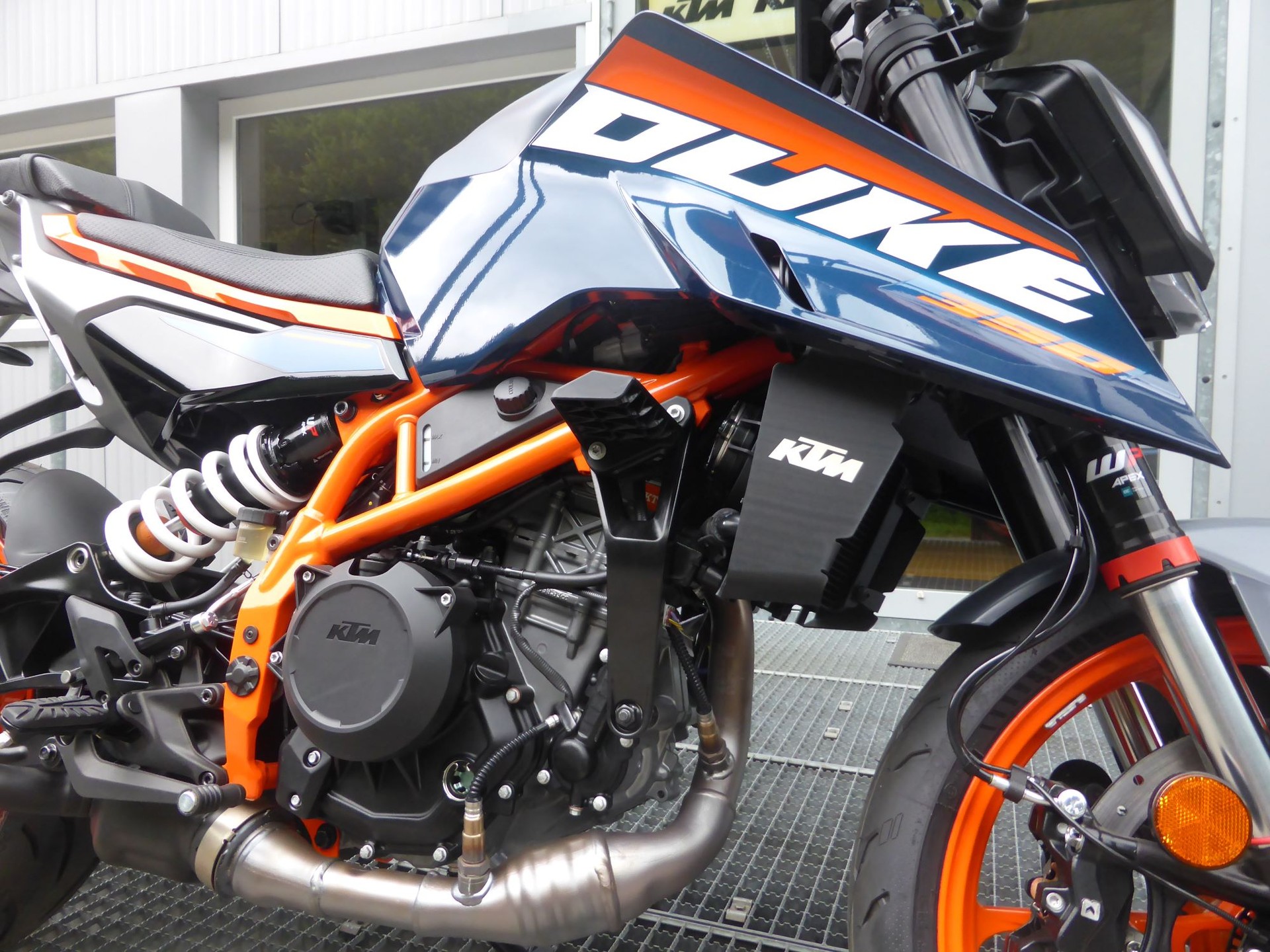 KTM 390 Duke-image-2