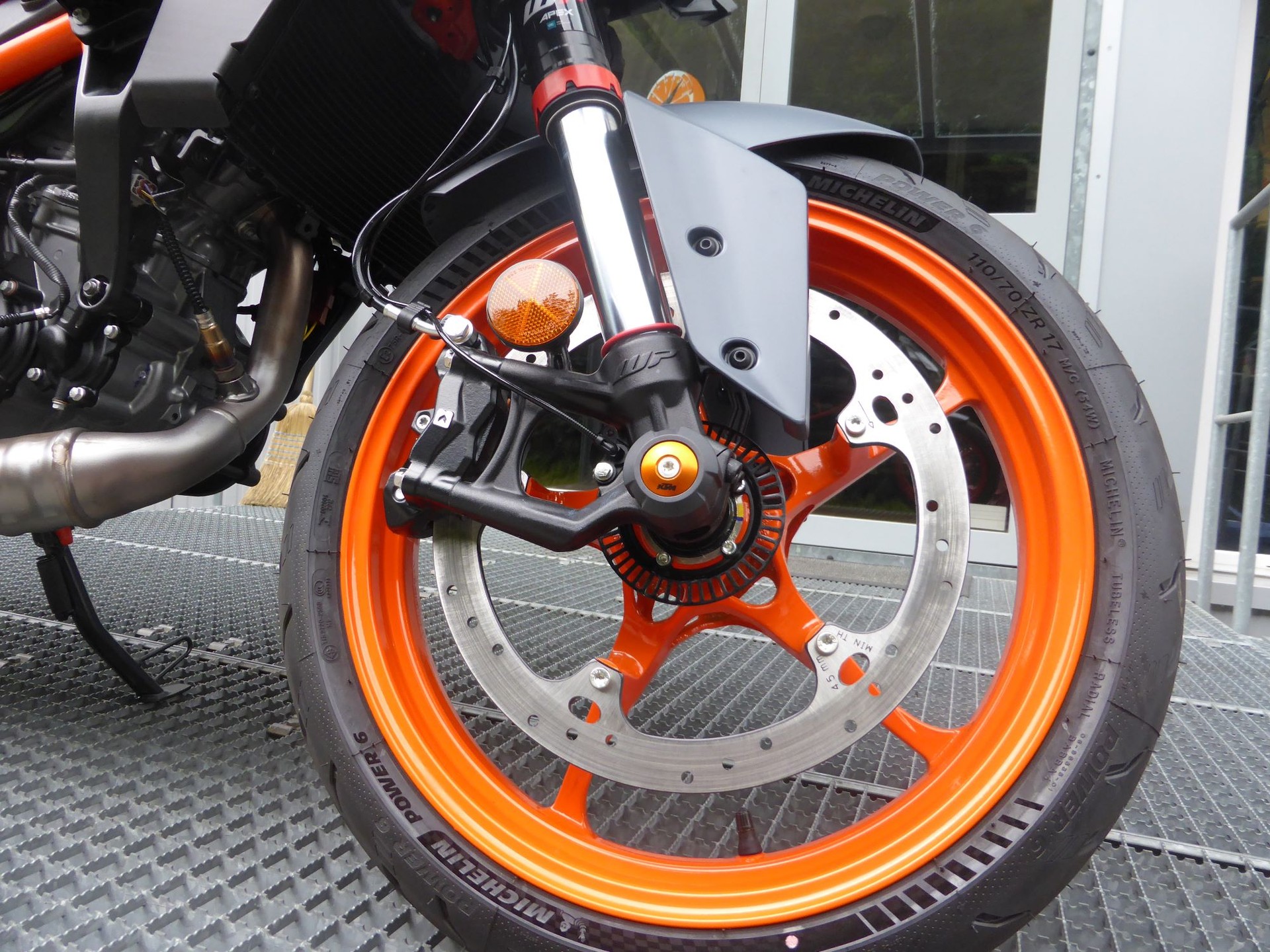 KTM 390 Duke-image-3