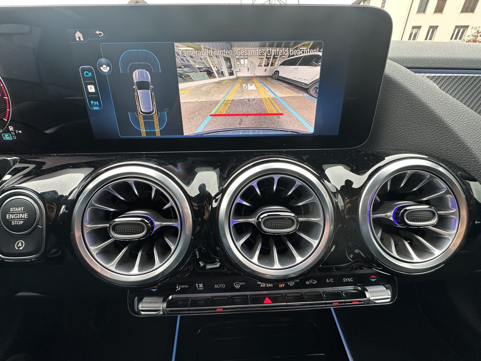 MERCEDES-BENZ GLA 180 7G-DCT-image-13