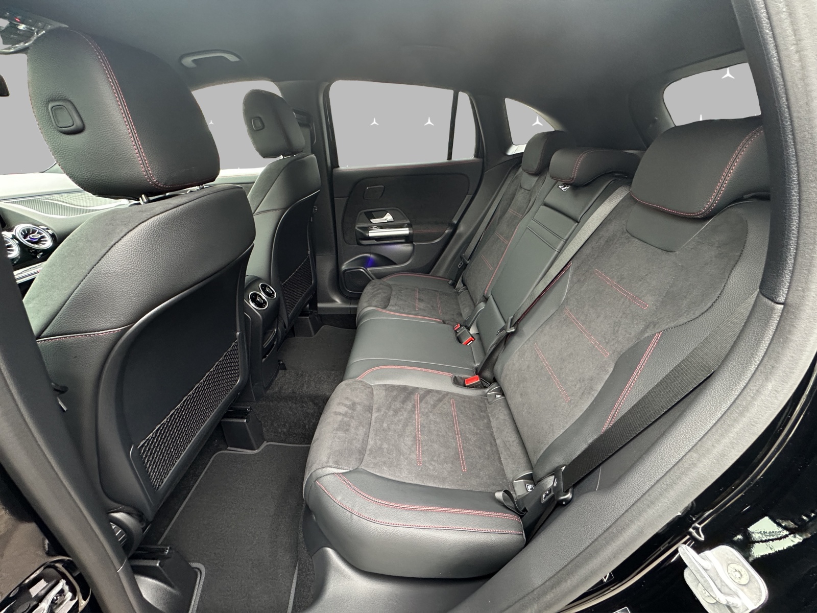 MERCEDES-BENZ GLA 180 7G-DCT-image-9
