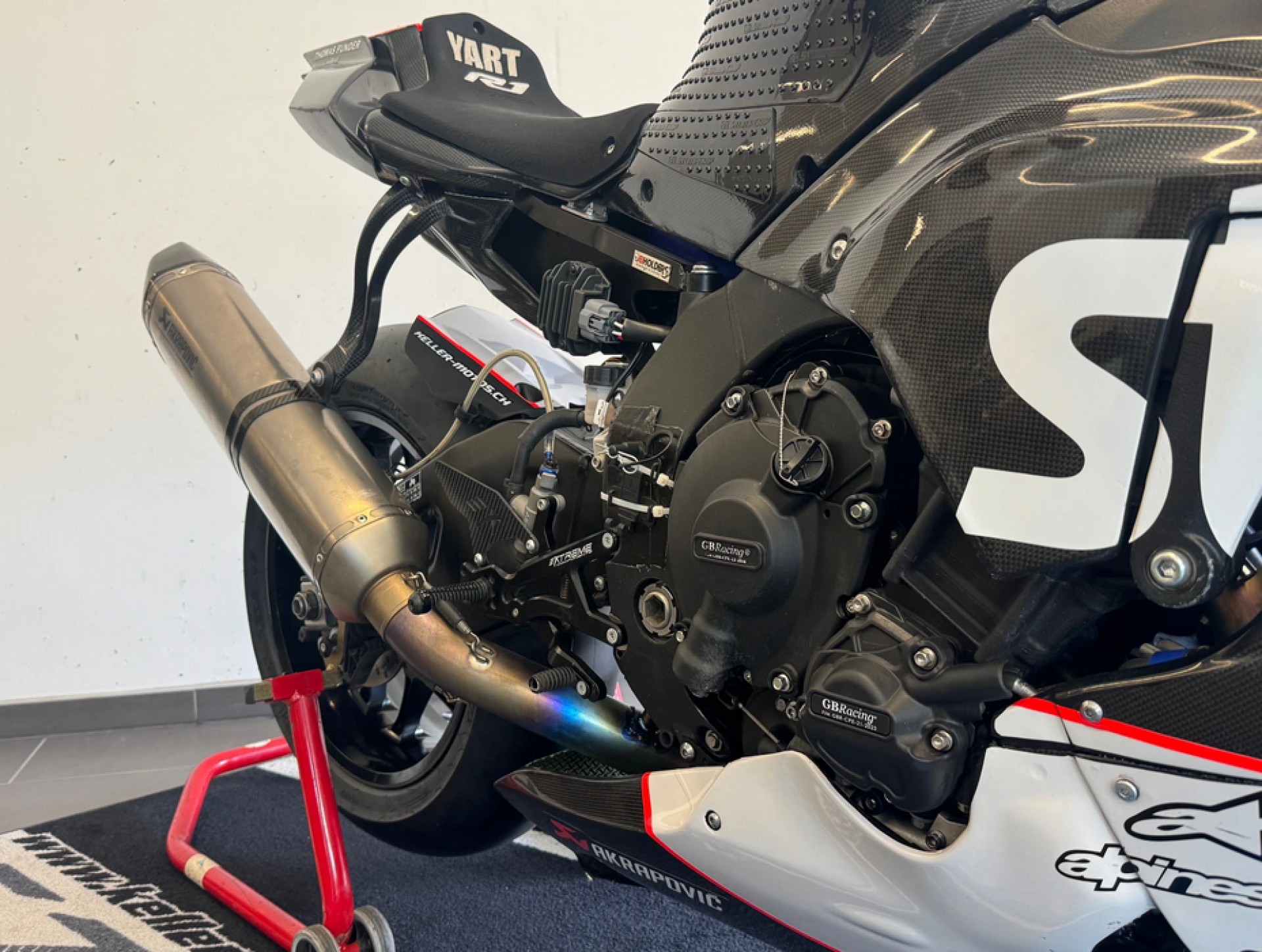 YAMAHA YZF-R1 ABS-showroom-element-2