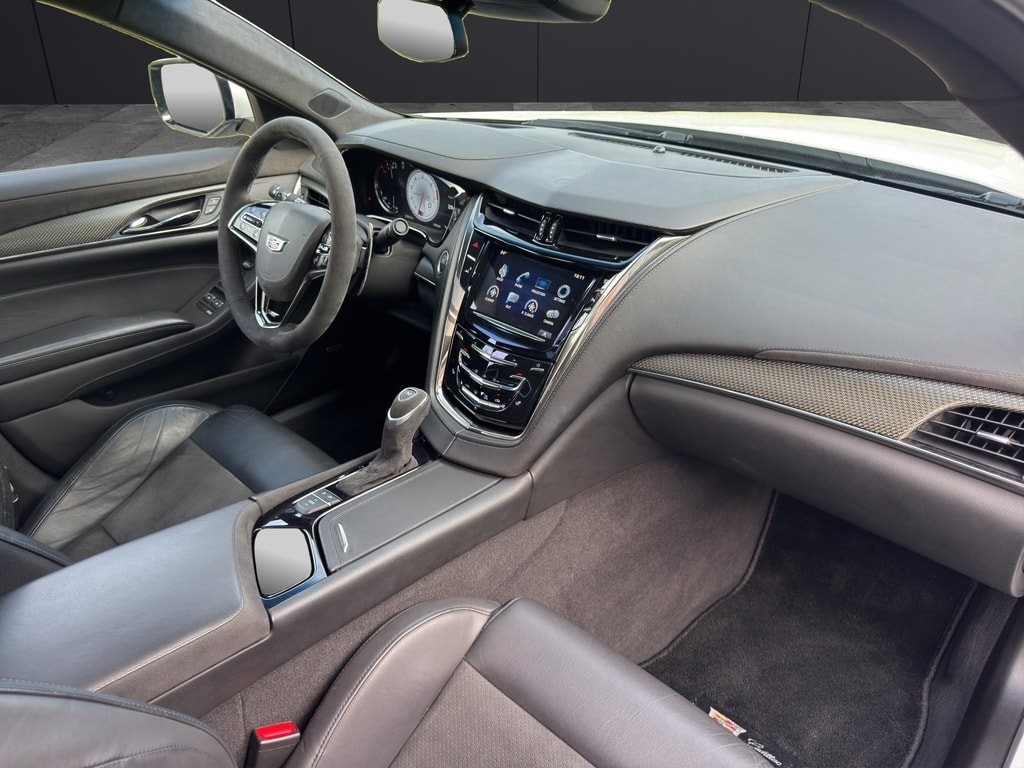 CADILLAC CTS -V Sedan 6.2 Supercharged Automatic * Carbon Paket * Ohne OPF *-image-19