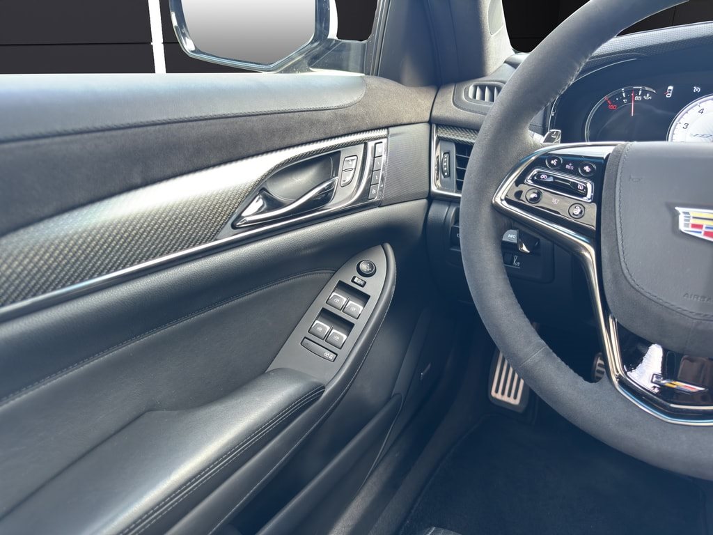 CADILLAC CTS -V Sedan 6.2 Supercharged Automatic * Carbon Paket * Ohne OPF *-image-22