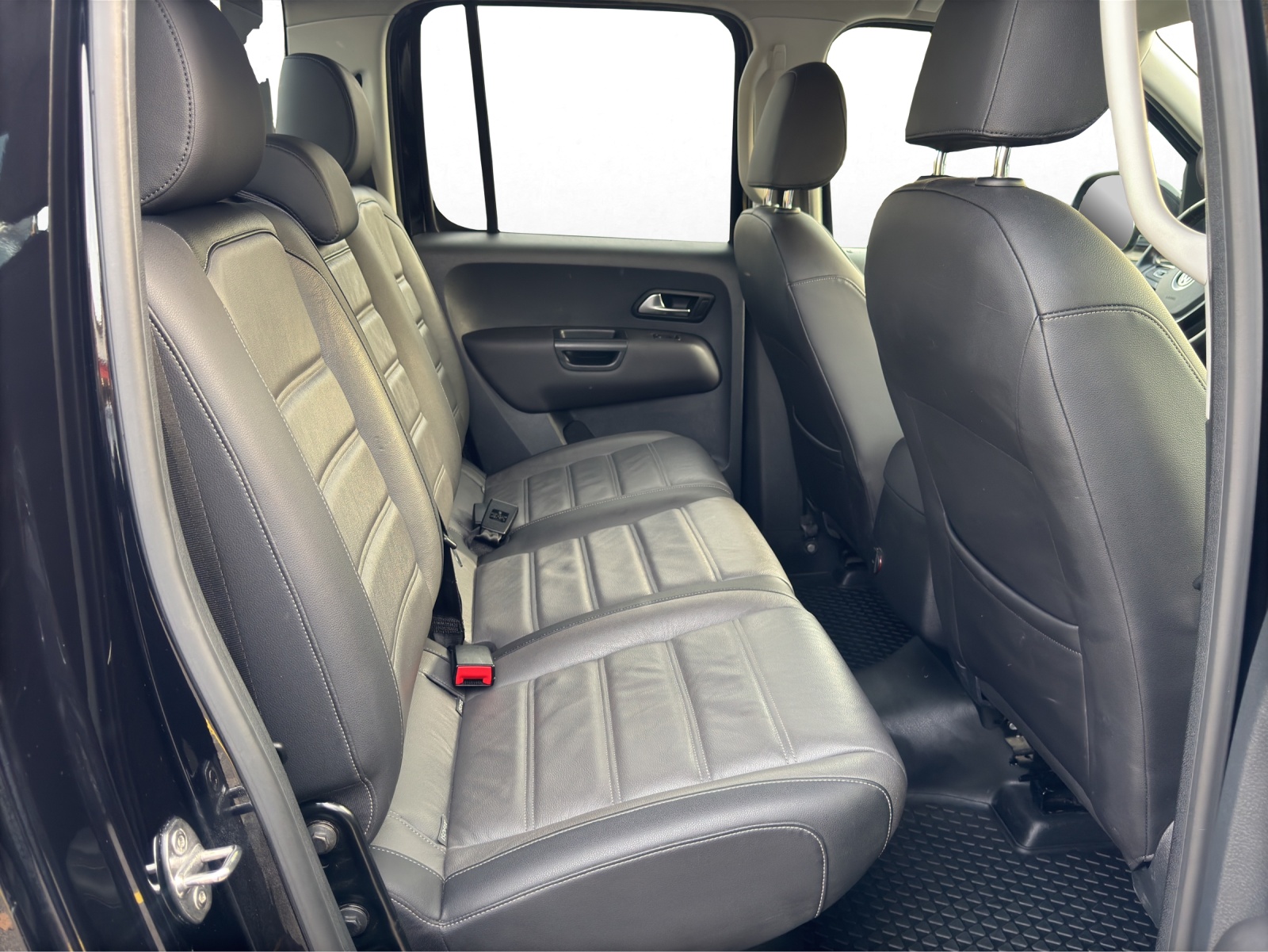 VW Amarok 3.0TDI Crossline 4Motion Automatic-image-13