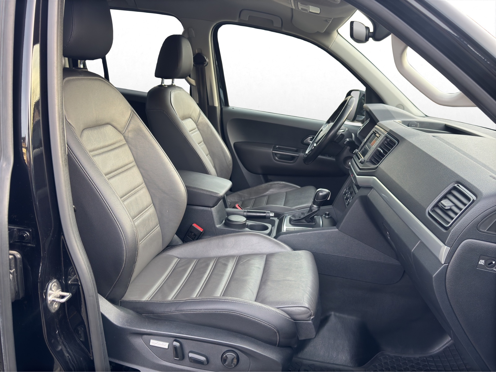 VW Amarok 3.0TDI Crossline 4Motion Automatic-image-12