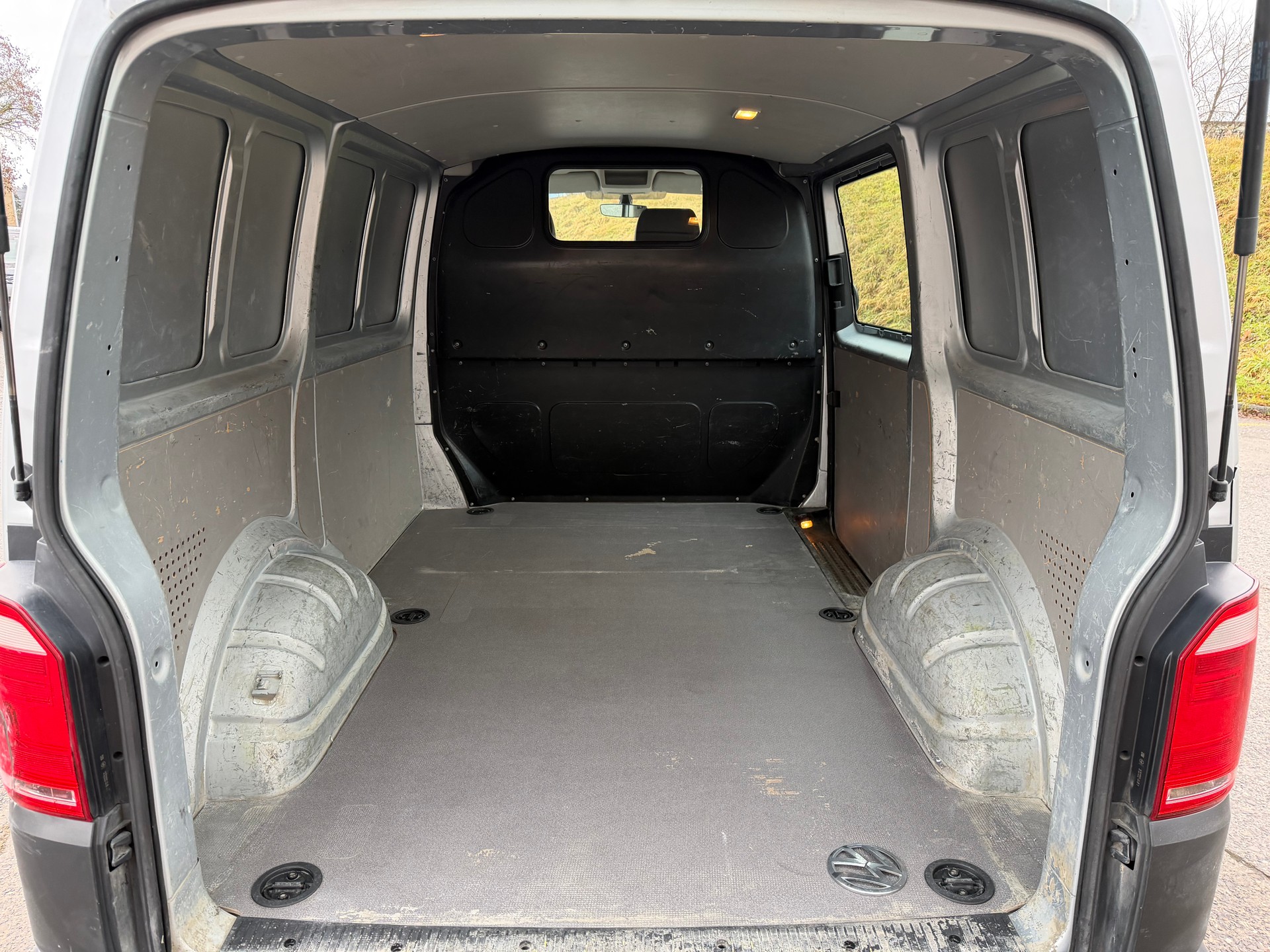 VW T6 2.0 TDI Entry-image-6