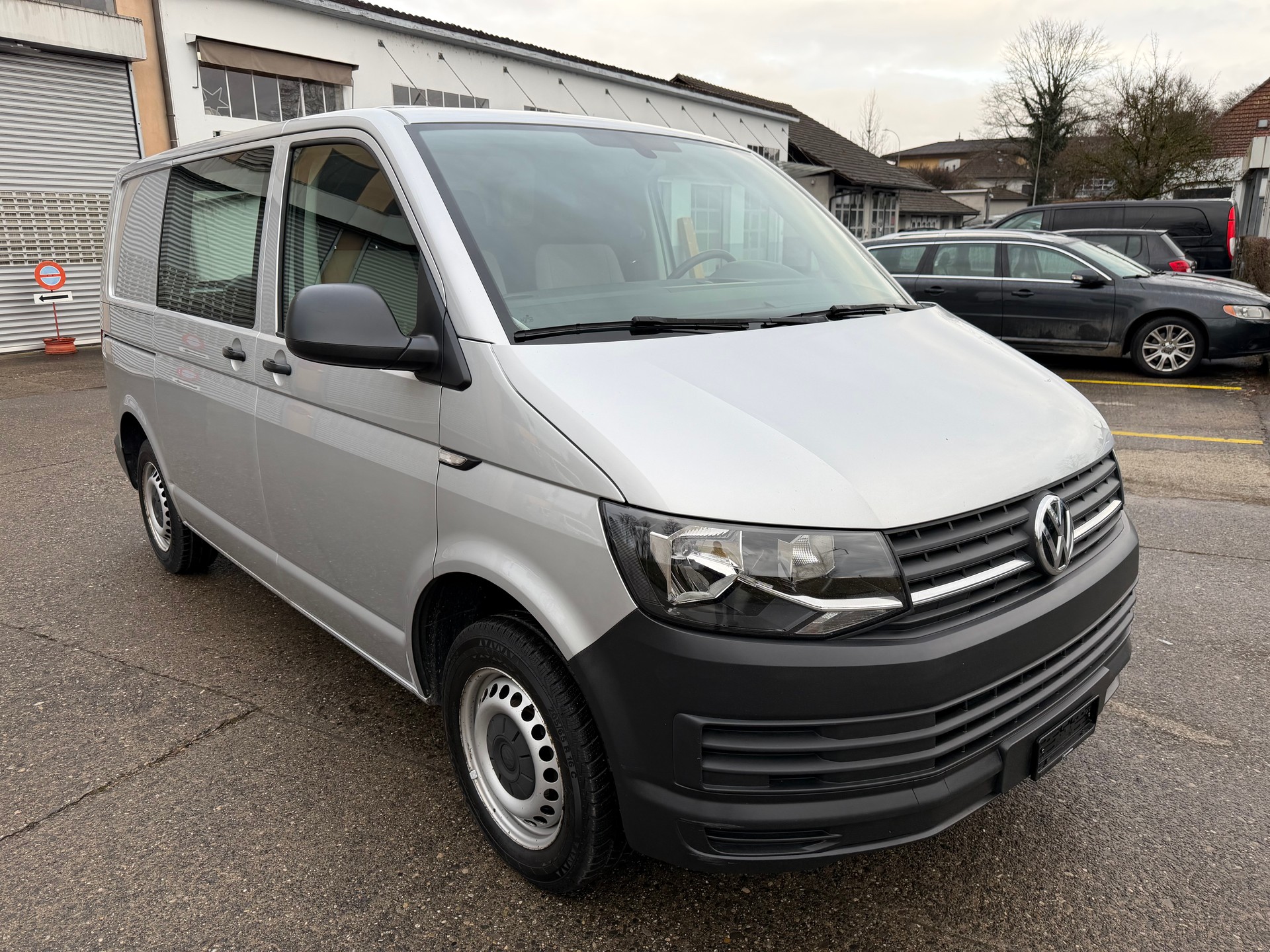 VW T6 2.0 TDI Entry-showroom-element-3