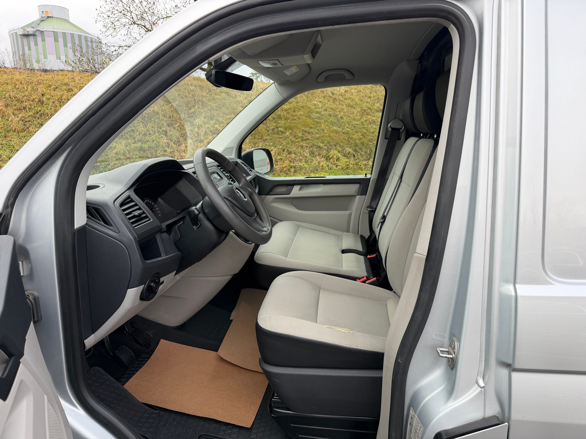 VW T6 2.0 TDI Entry-image-5