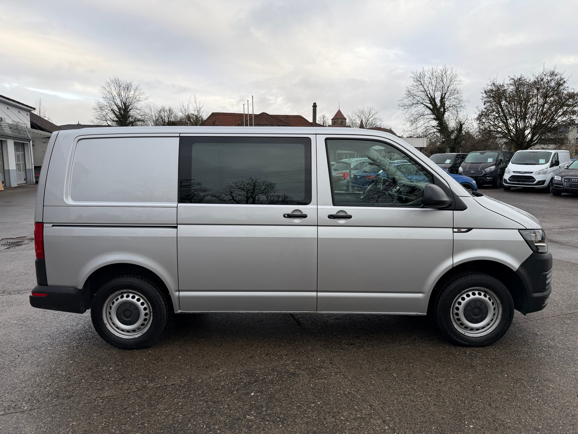 VW T6 2.0 TDI Entry-showroom-element-2