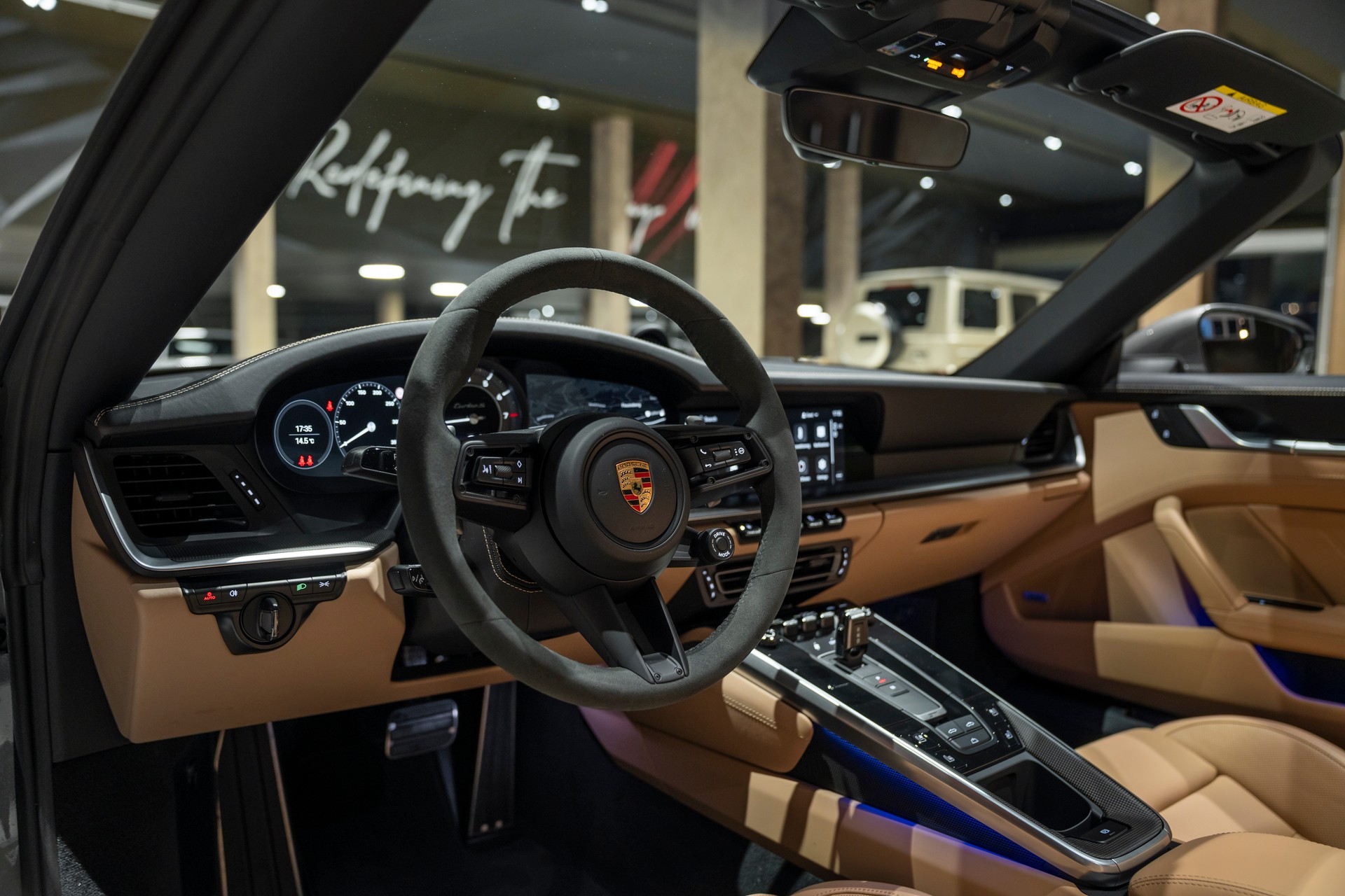 PORSCHE 911 Turbo S Cabriolet PDK-image-8