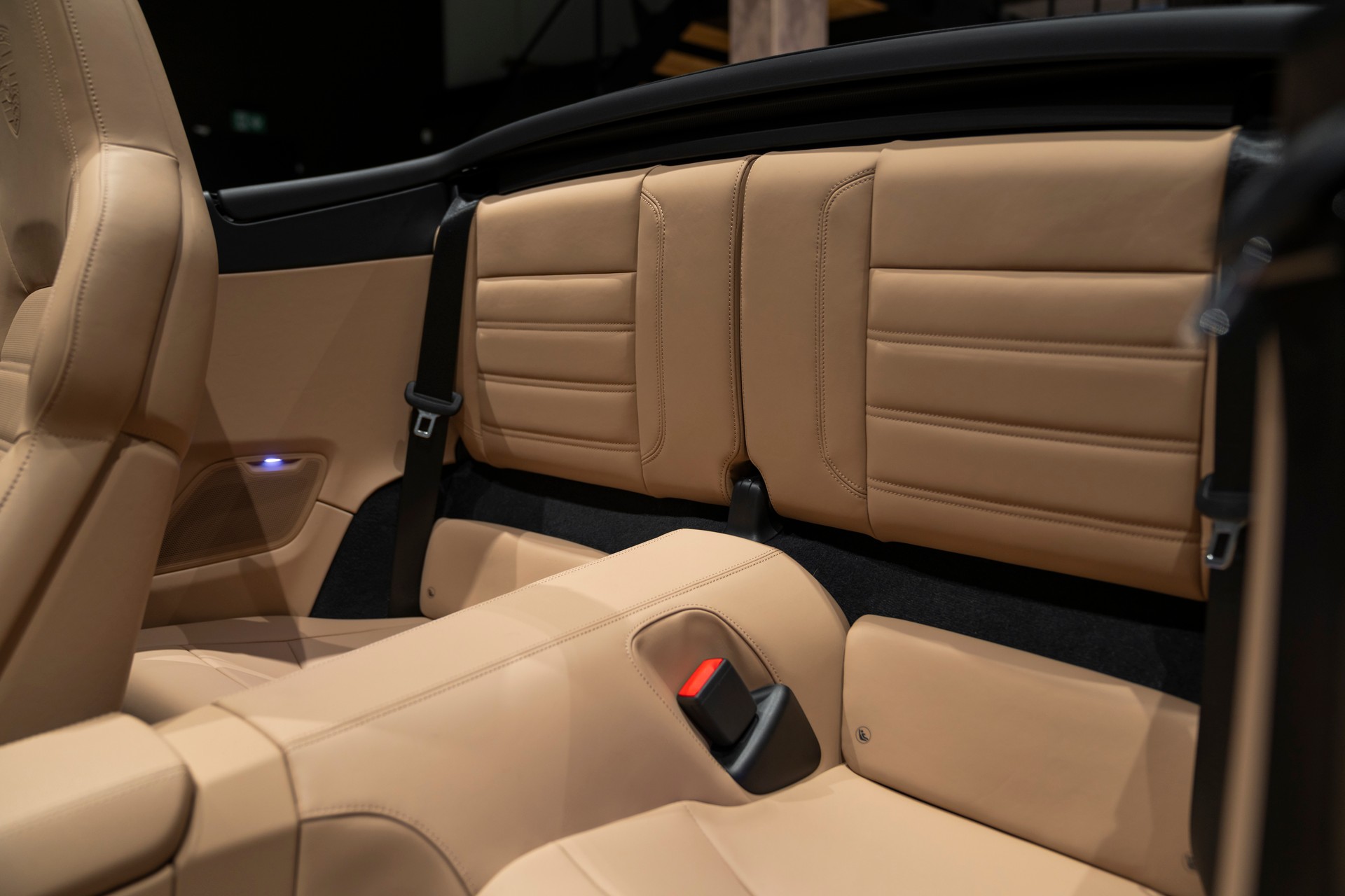 PORSCHE 911 Turbo S Cabriolet PDK-image-16