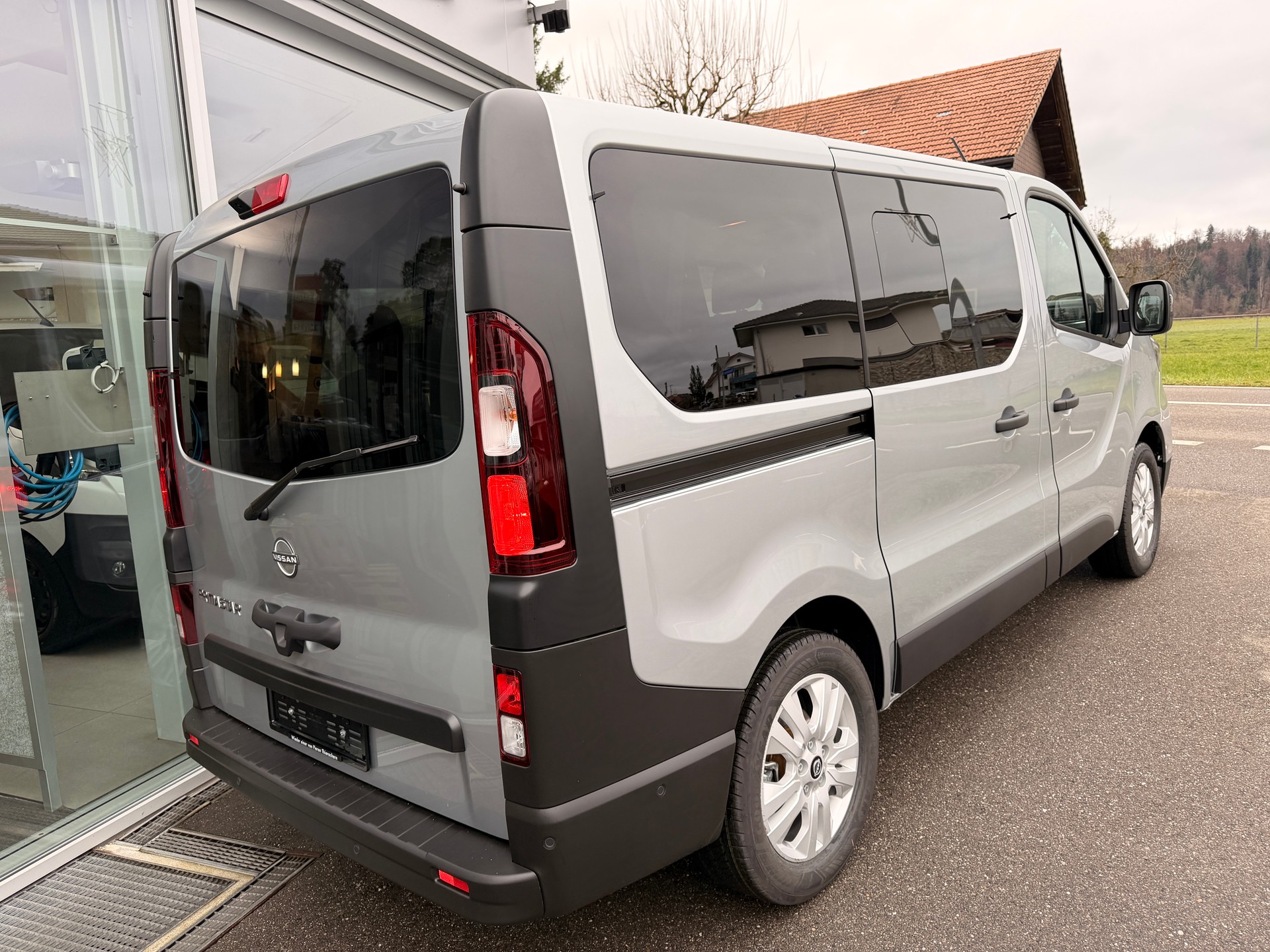 NISSAN Primastar 170 L1 H1 Tekna 9 Plätzer-image-2