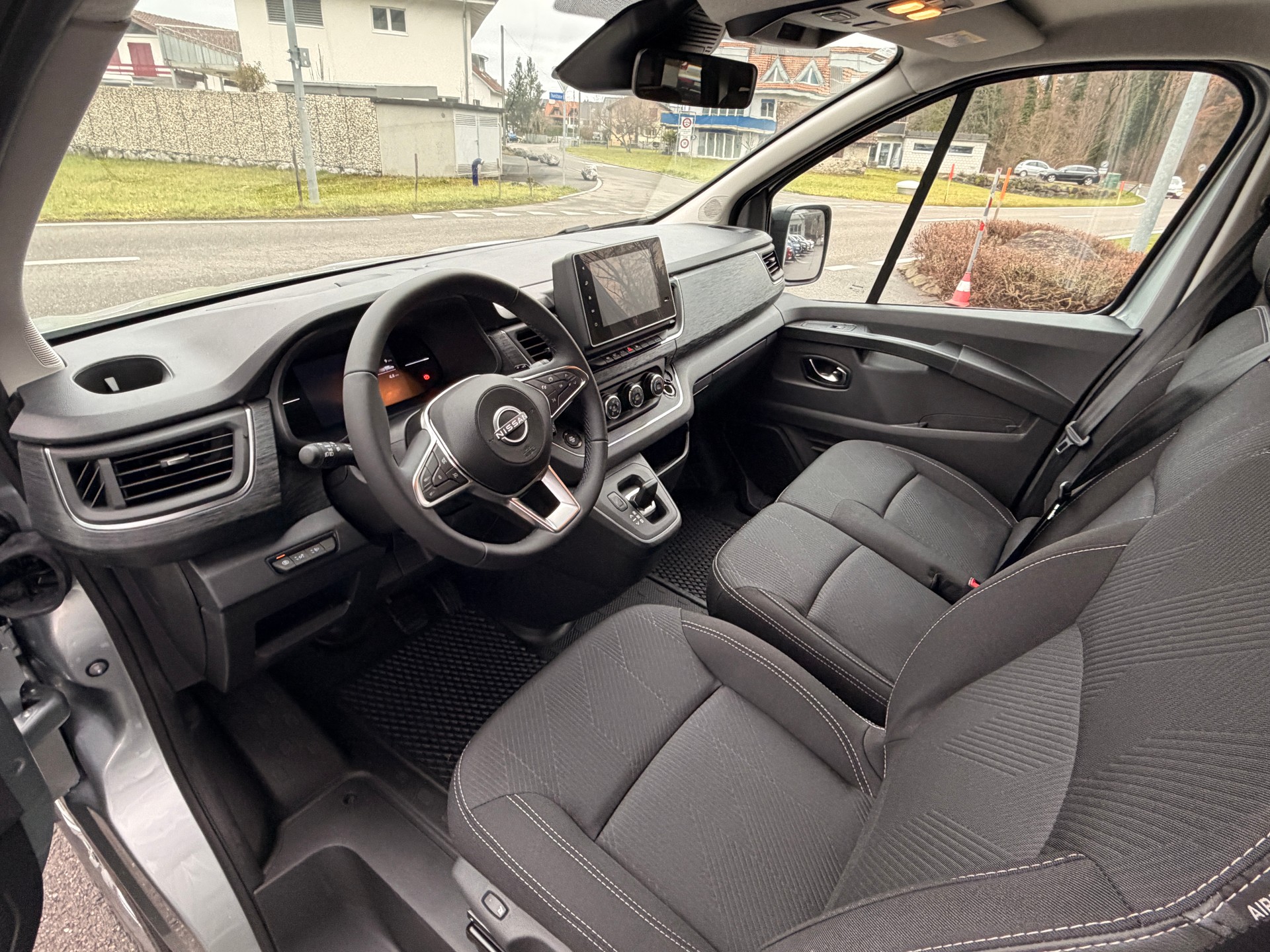 NISSAN Primastar 170 L1 H1 Tekna 9 Plätzer-image-4