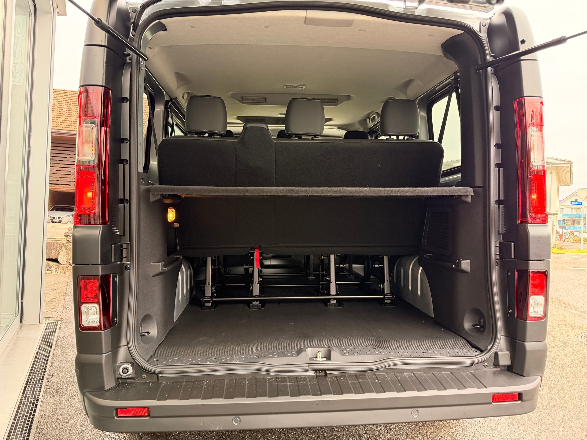 NISSAN Primastar 170 L1 H1 Tekna 9 Plätzer-image-3