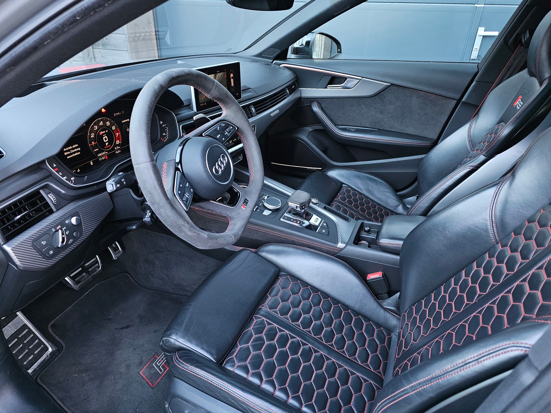 AUDI RS4 Avant 2.9 TFSI quattro tiptronic-image-11