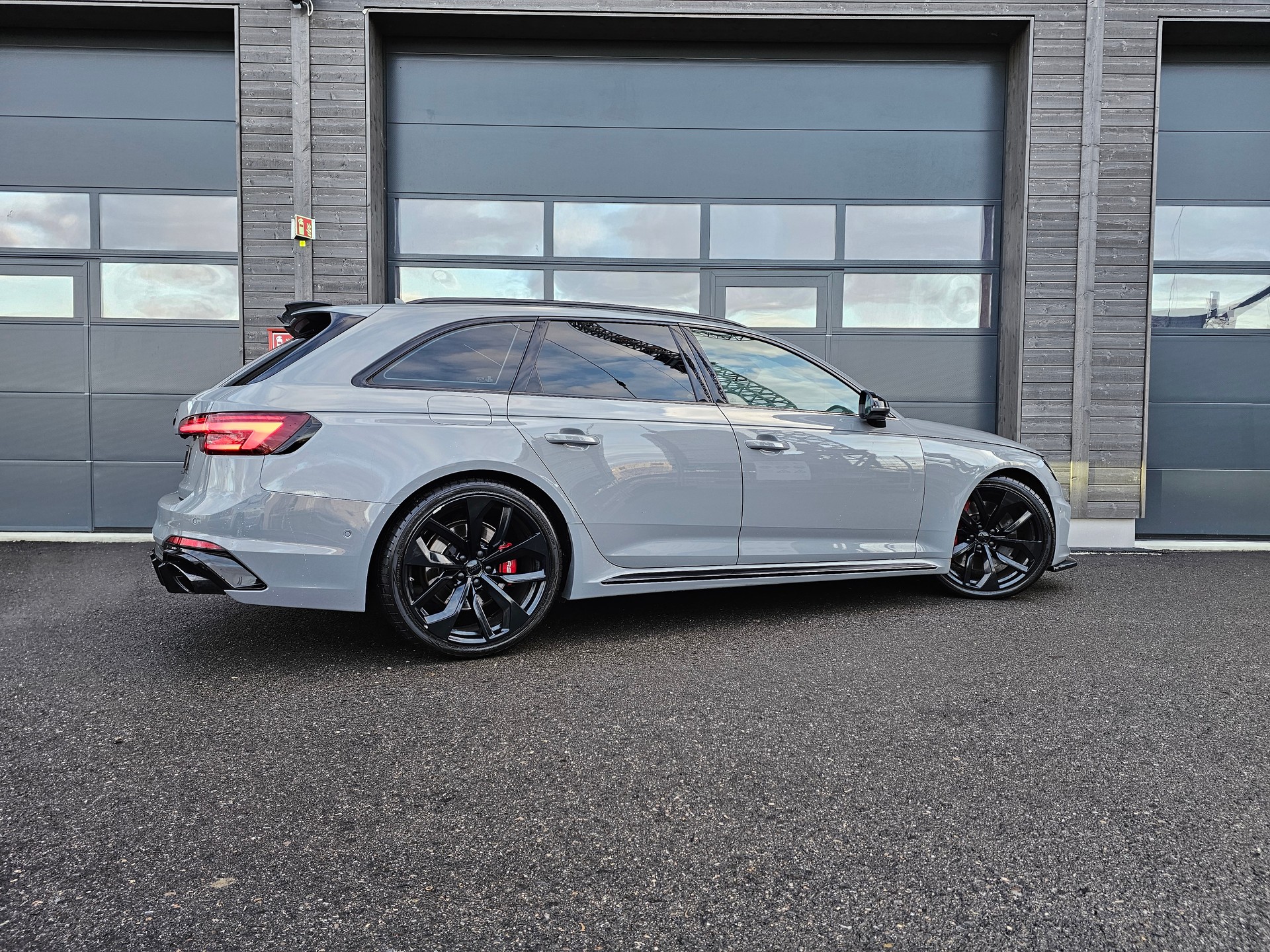AUDI RS4 Avant 2.9 TFSI quattro tiptronic-image-8