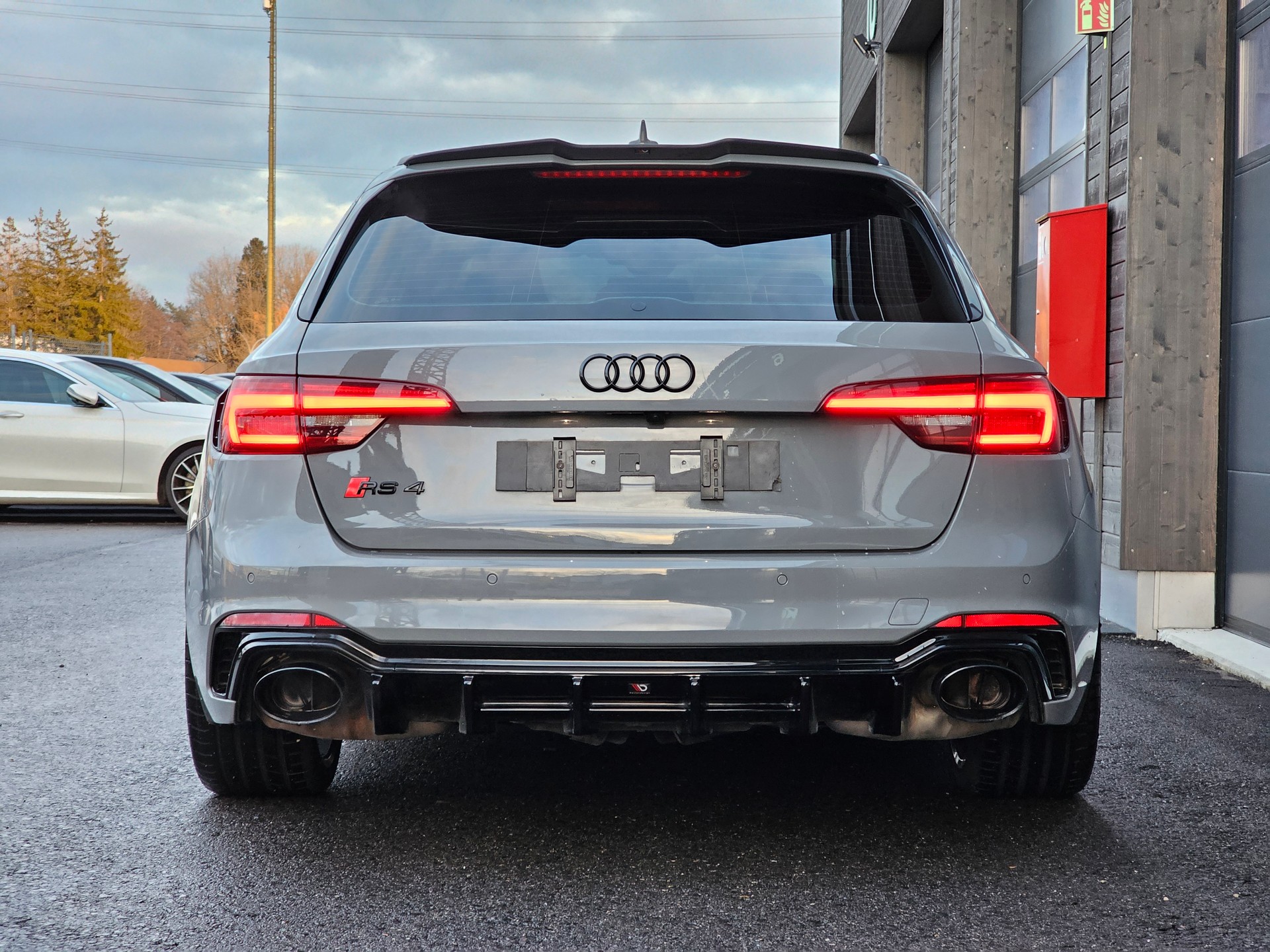 AUDI RS4 Avant 2.9 TFSI quattro tiptronic-image-4