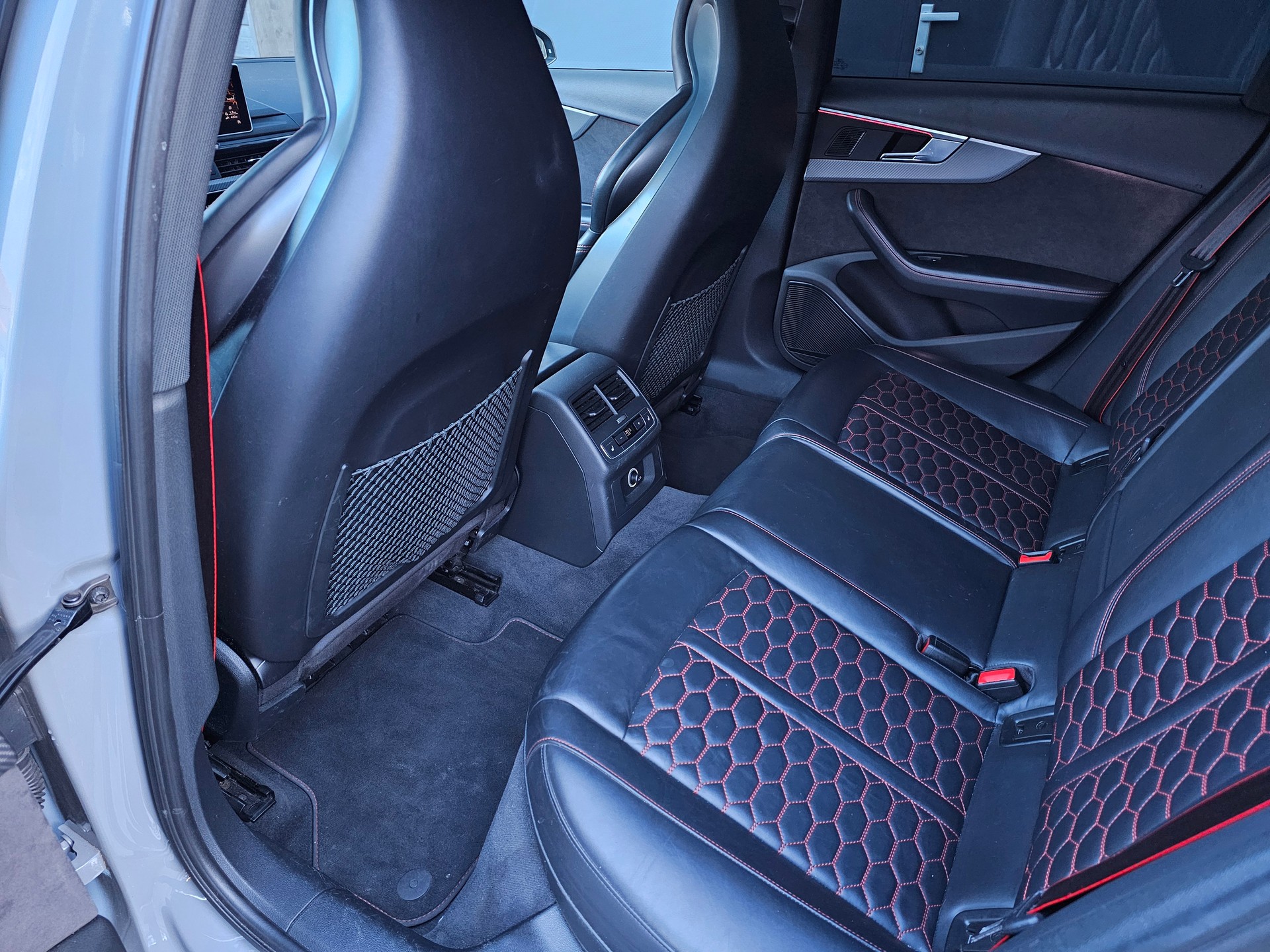 AUDI RS4 Avant 2.9 TFSI quattro tiptronic-image-12