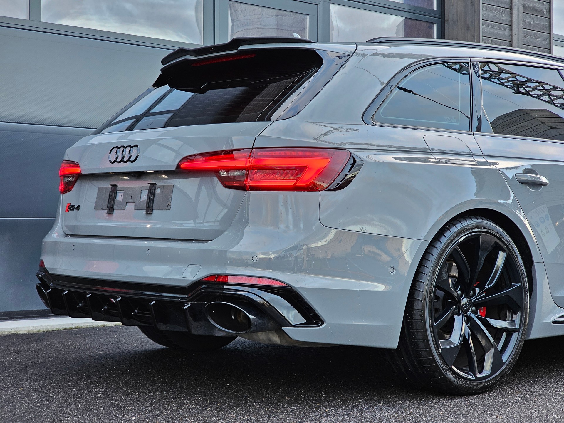 AUDI RS4 Avant 2.9 TFSI quattro tiptronic-image-9