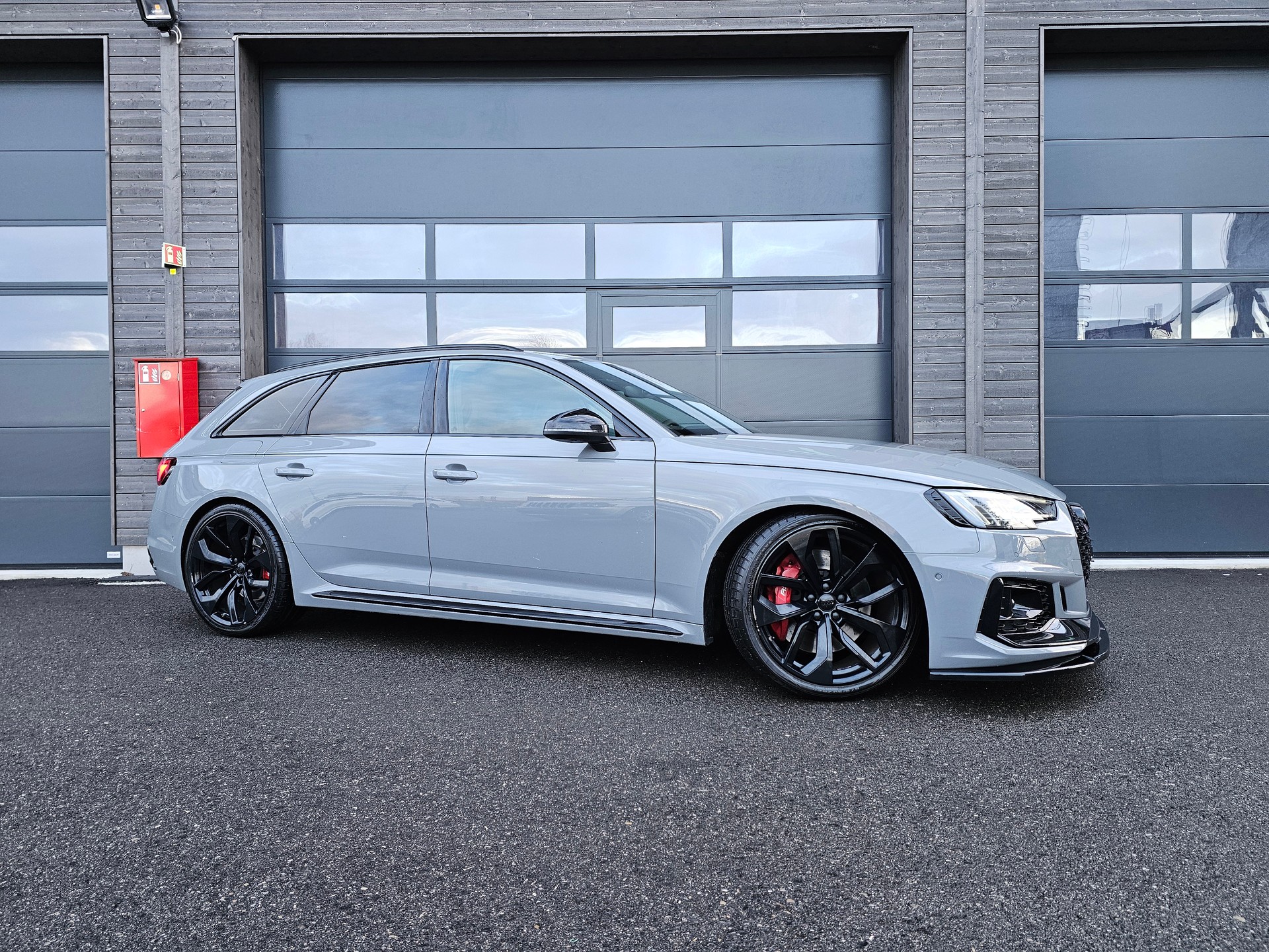 AUDI RS4 Avant 2.9 TFSI quattro tiptronic-image-2