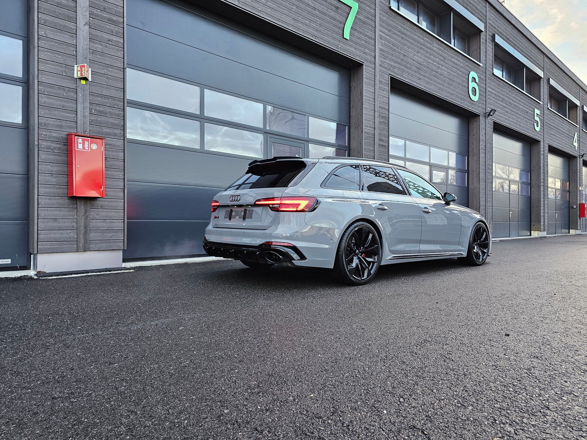 AUDI RS4 Avant 2.9 TFSI quattro tiptronic-image-6