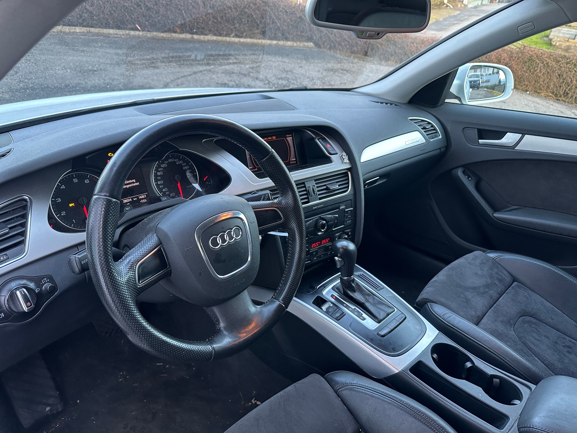 AUDI A4 Avant 2.0 TFSI quattro S-tronic-image-4