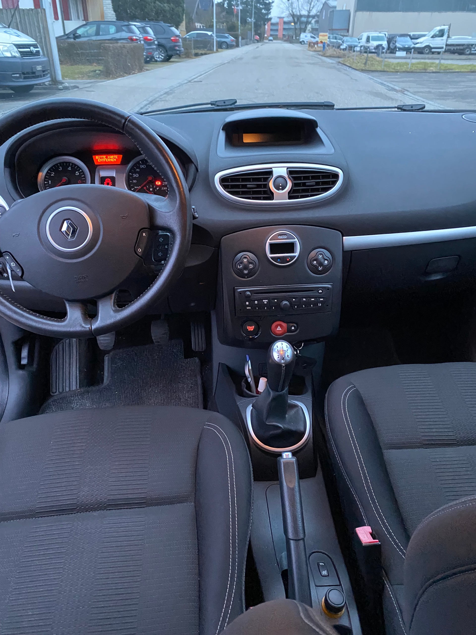 RENAULT Clio 1.2 16V Turbo Expression-image-12
