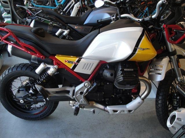 MOTO GUZZI V85 TT Premium Graphics-image-1