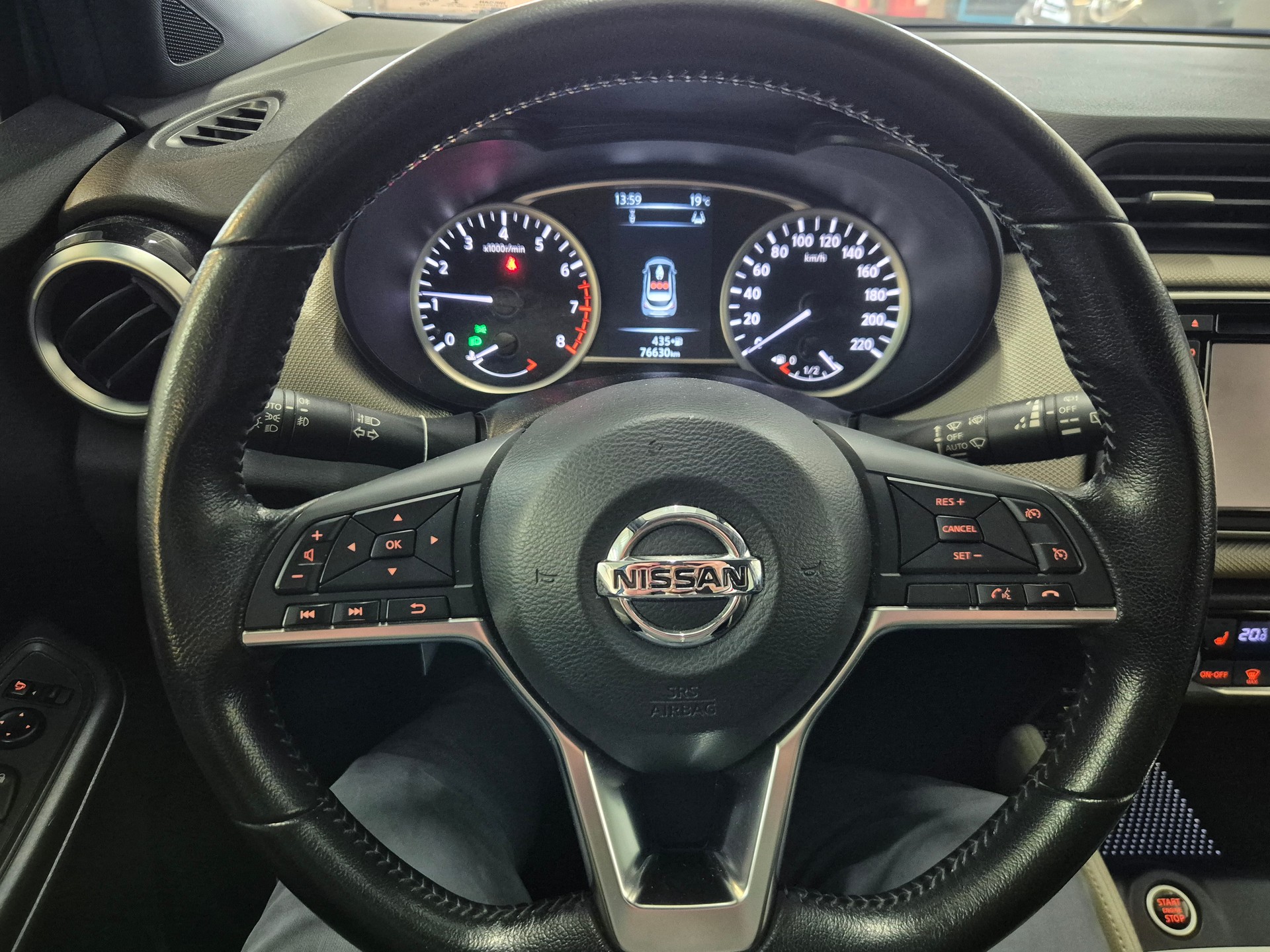NISSAN Micra 0.9 IG-T n-connecta-image-7