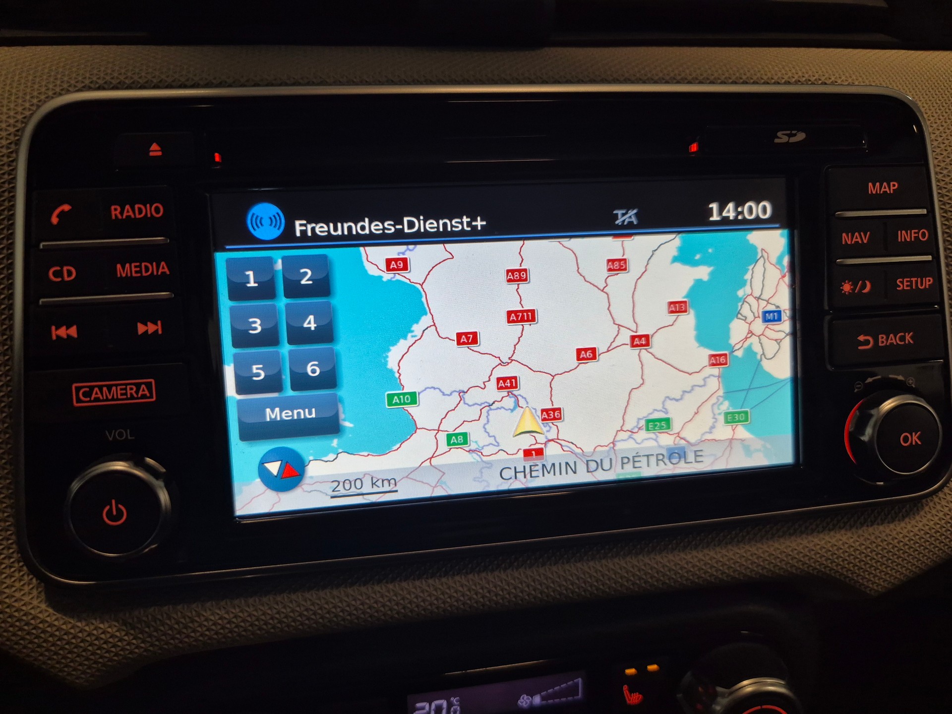 NISSAN Micra 0.9 IG-T n-connecta-image-10