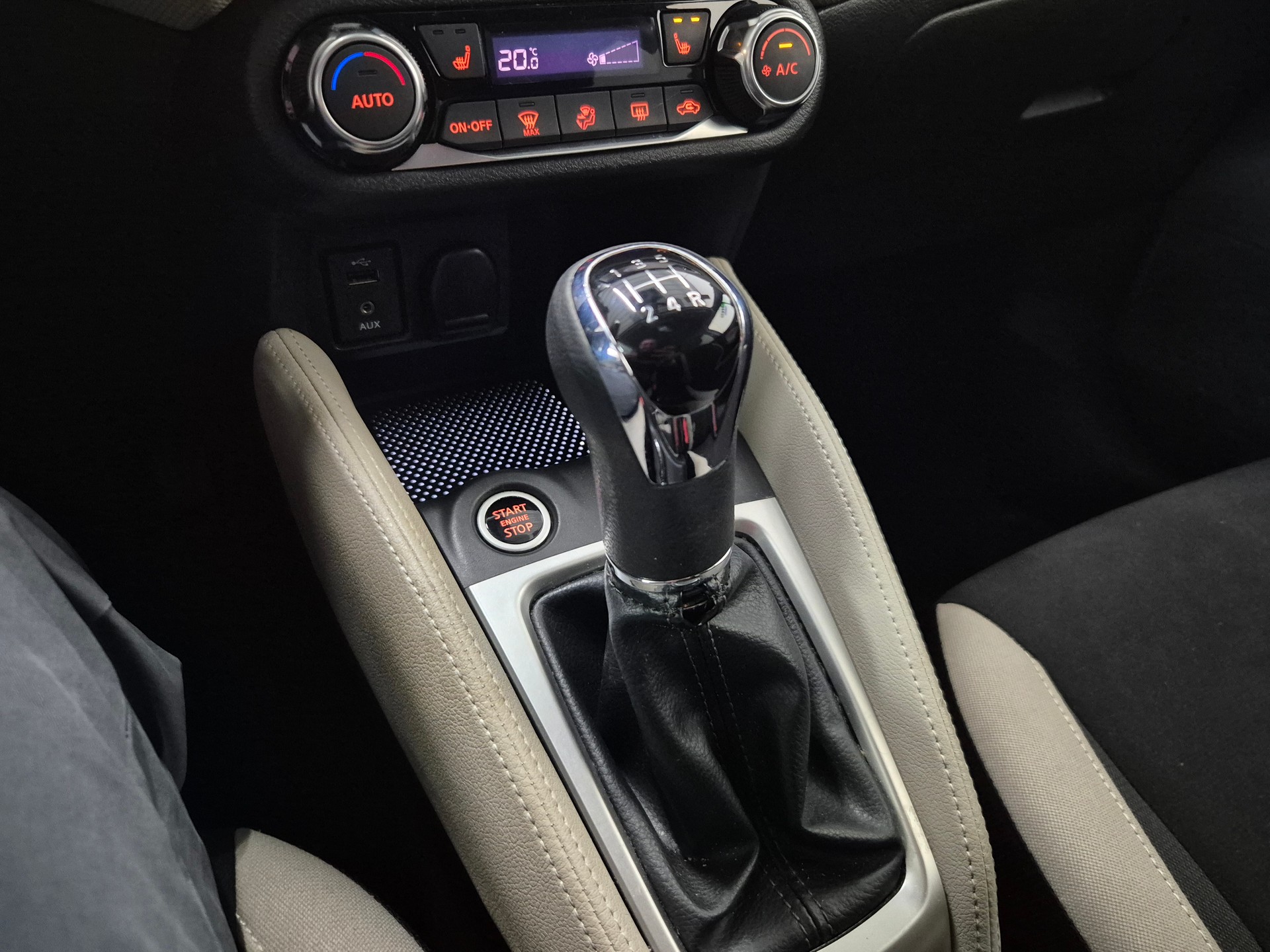 NISSAN Micra 0.9 IG-T n-connecta-image-12
