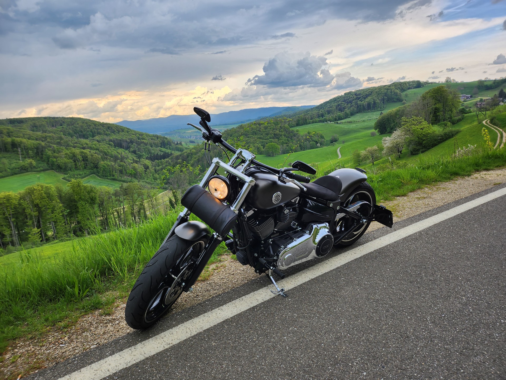 HARLEY-DAVIDSON FXSB Breakout 103 ABS-image-1