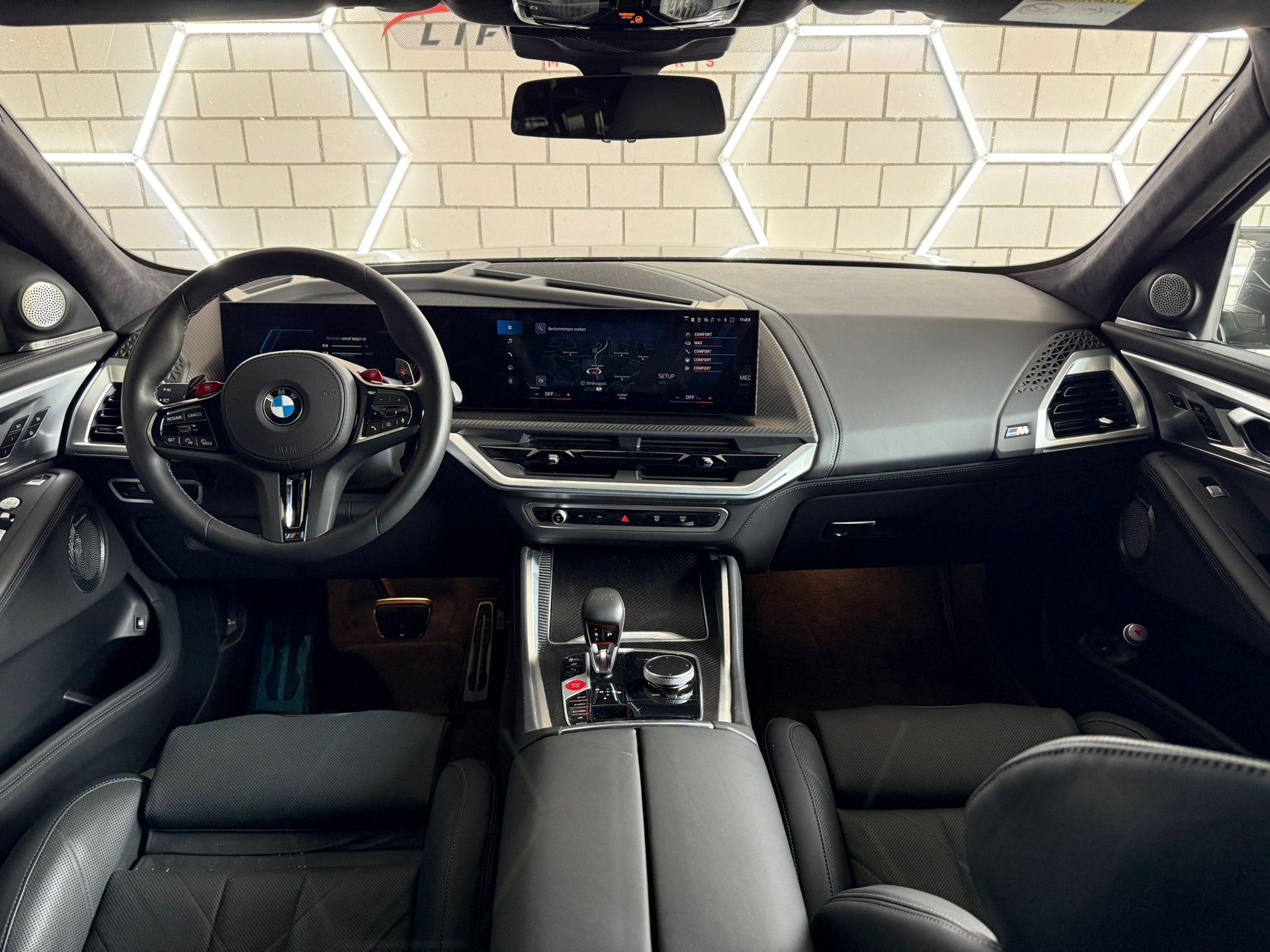 BMW XM xDrive PHEV Steptronic-image-8