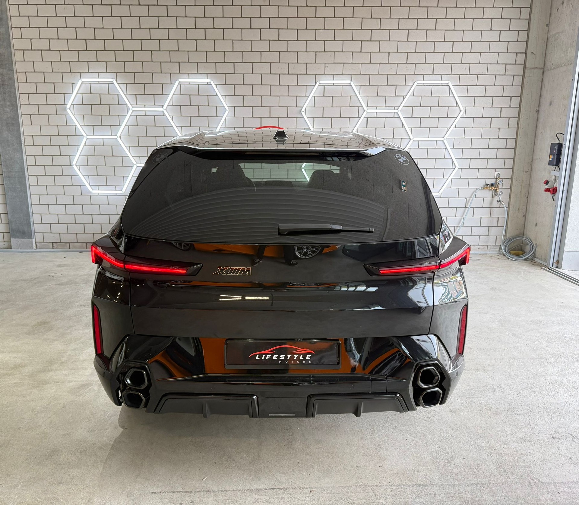 BMW XM xDrive PHEV Steptronic-image-3
