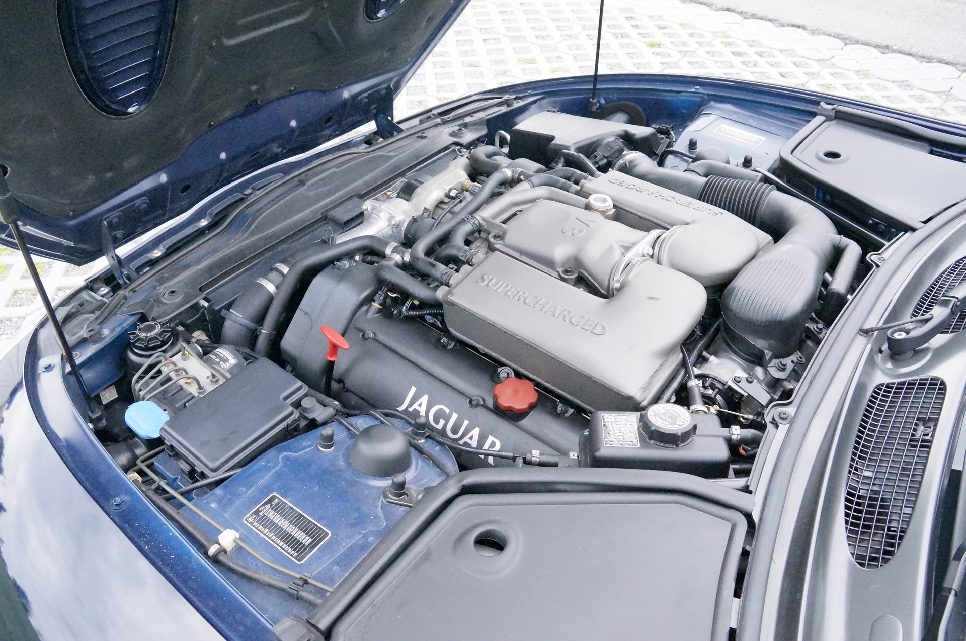 JAGUAR XKR S/C Convertible-image-5