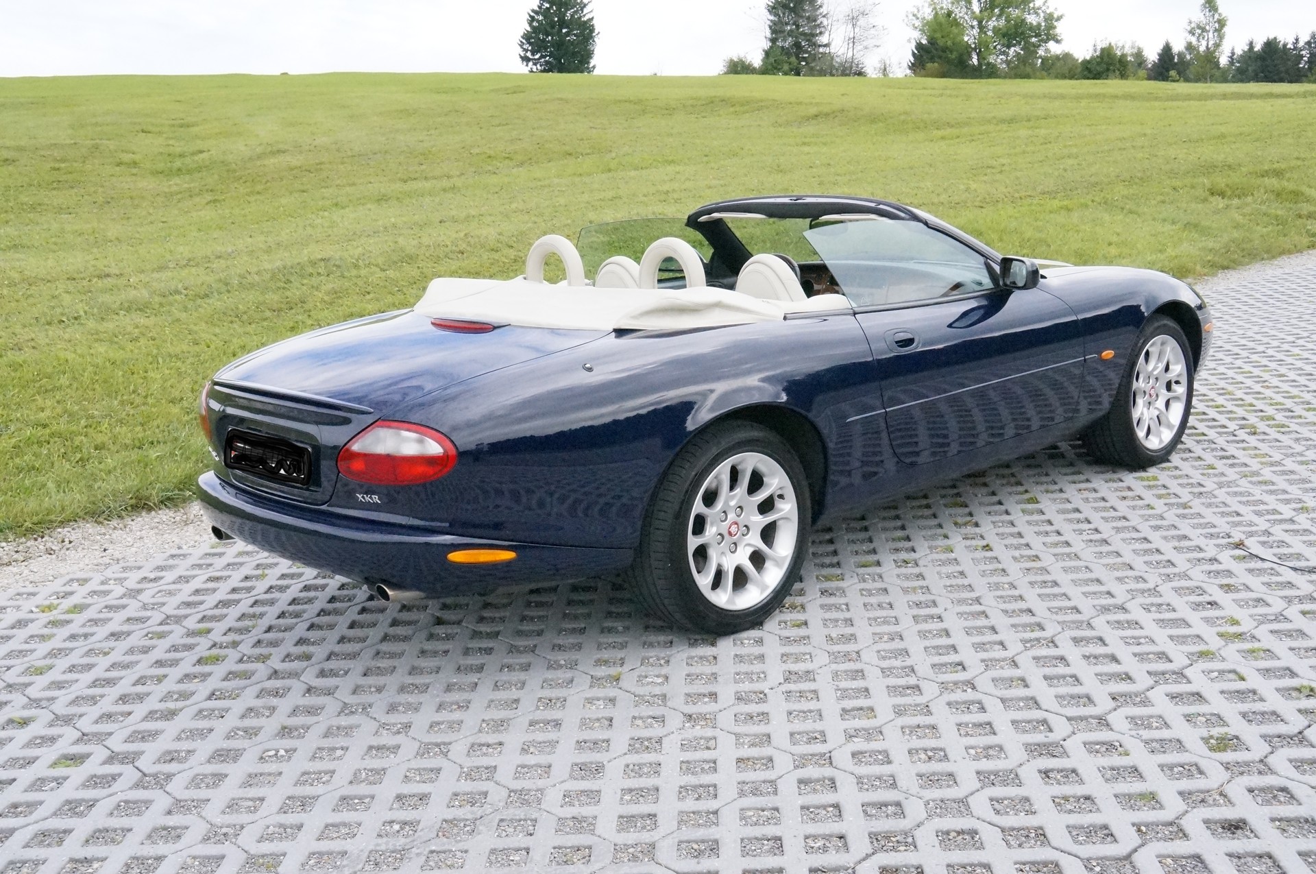 JAGUAR XKR S/C Convertible-image-3