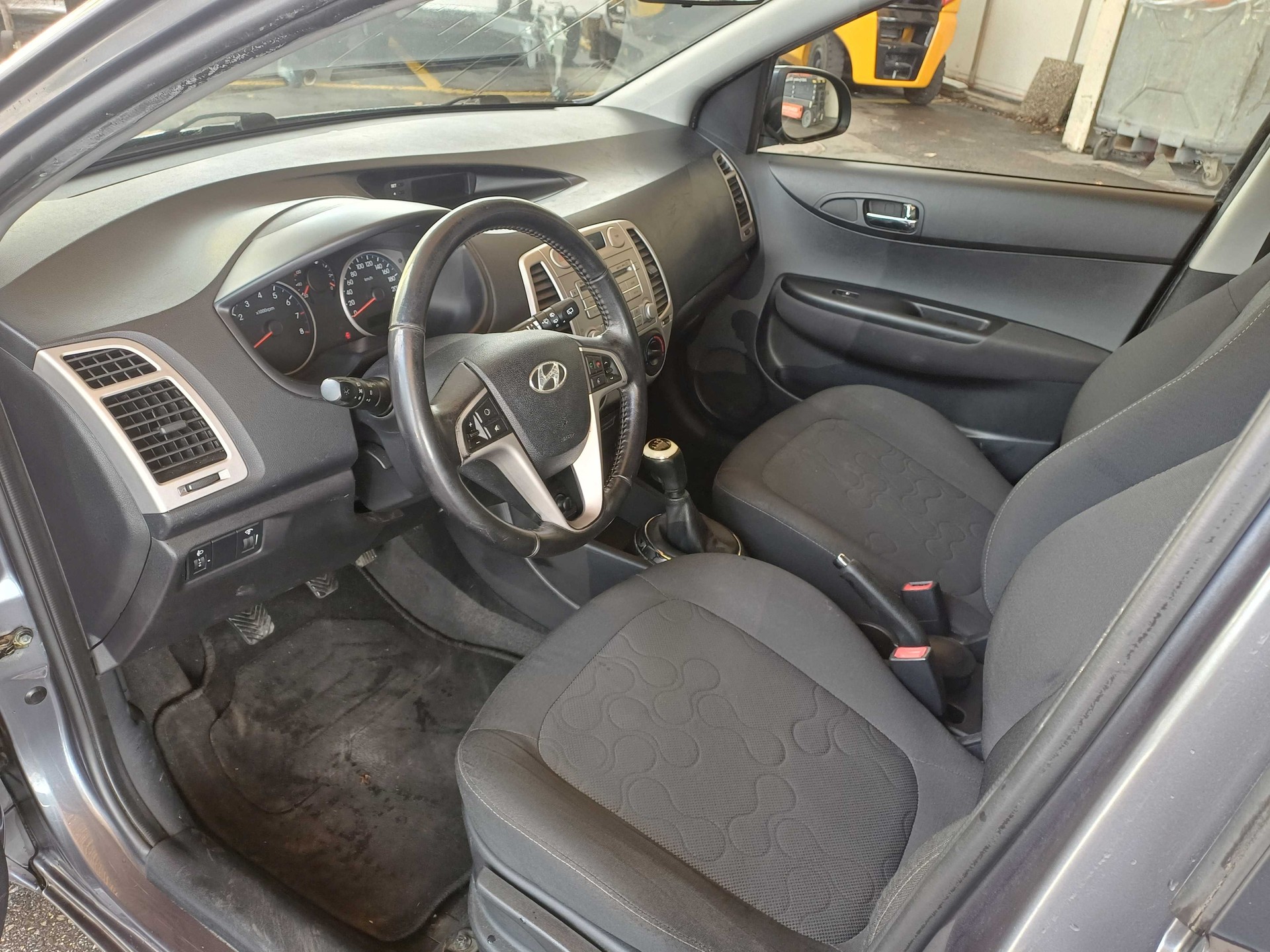 HYUNDAI i20 1.4 Style-image-4