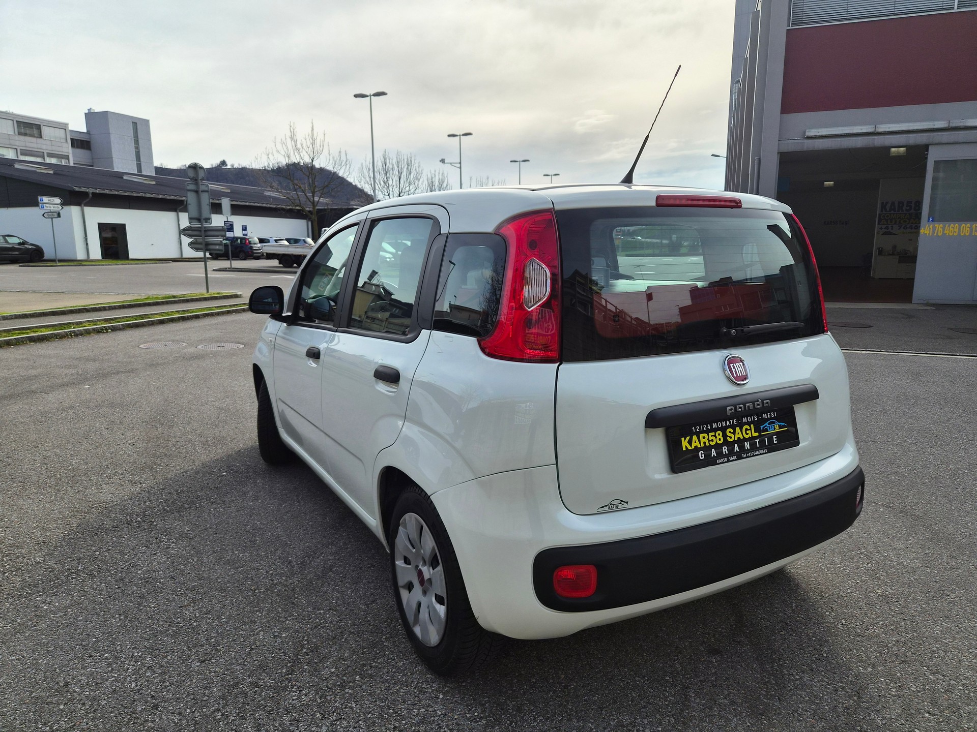 FIAT Panda 1.2 Lounge Con Forno Pizza-image-3