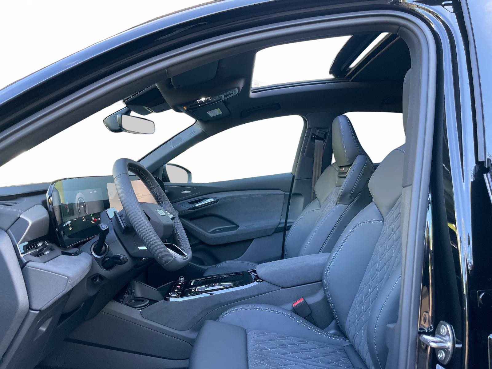 AUDI Q6 e-tron quattro-image-4