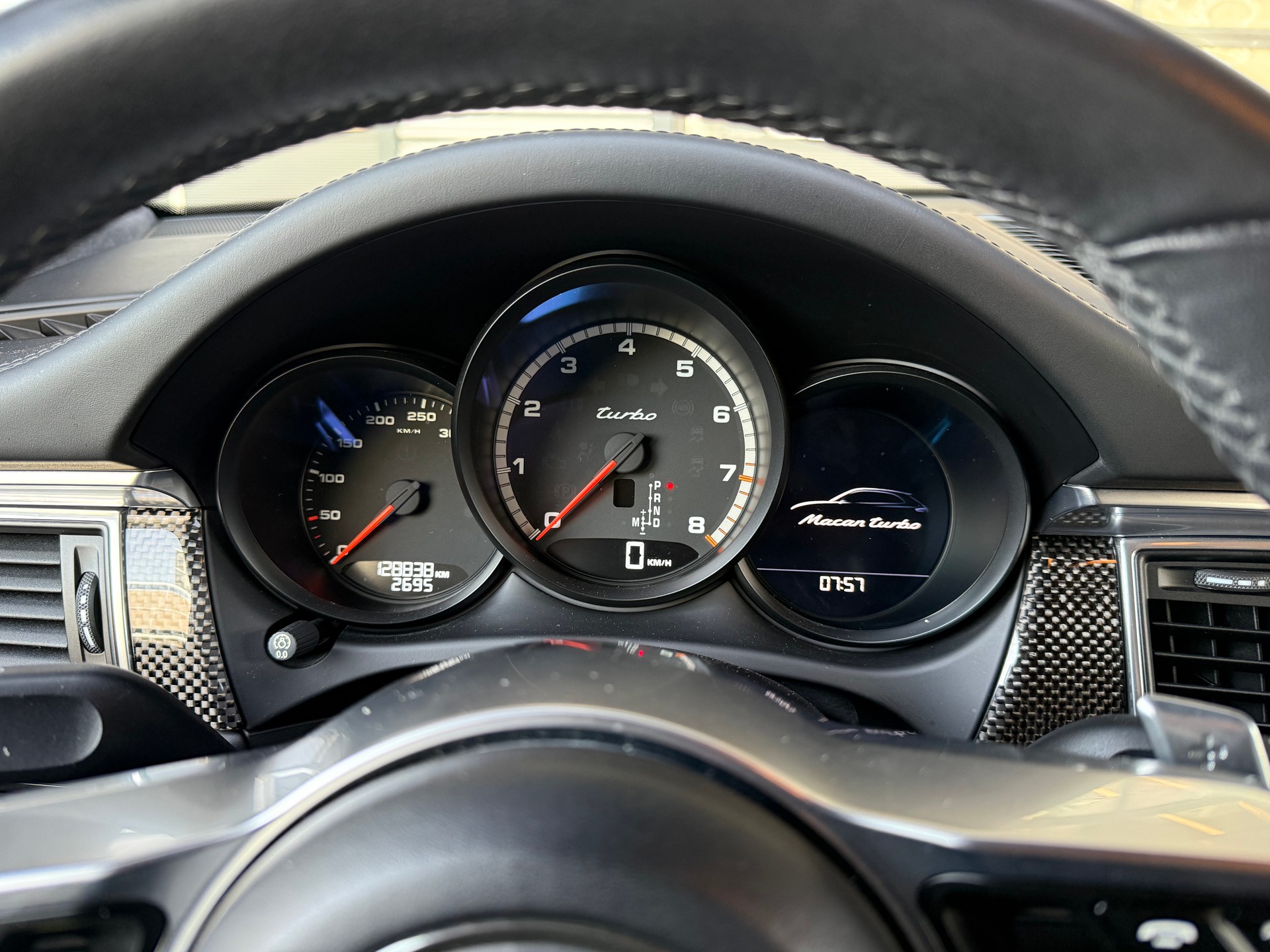 PORSCHE Macan Turbo PDK-image-16