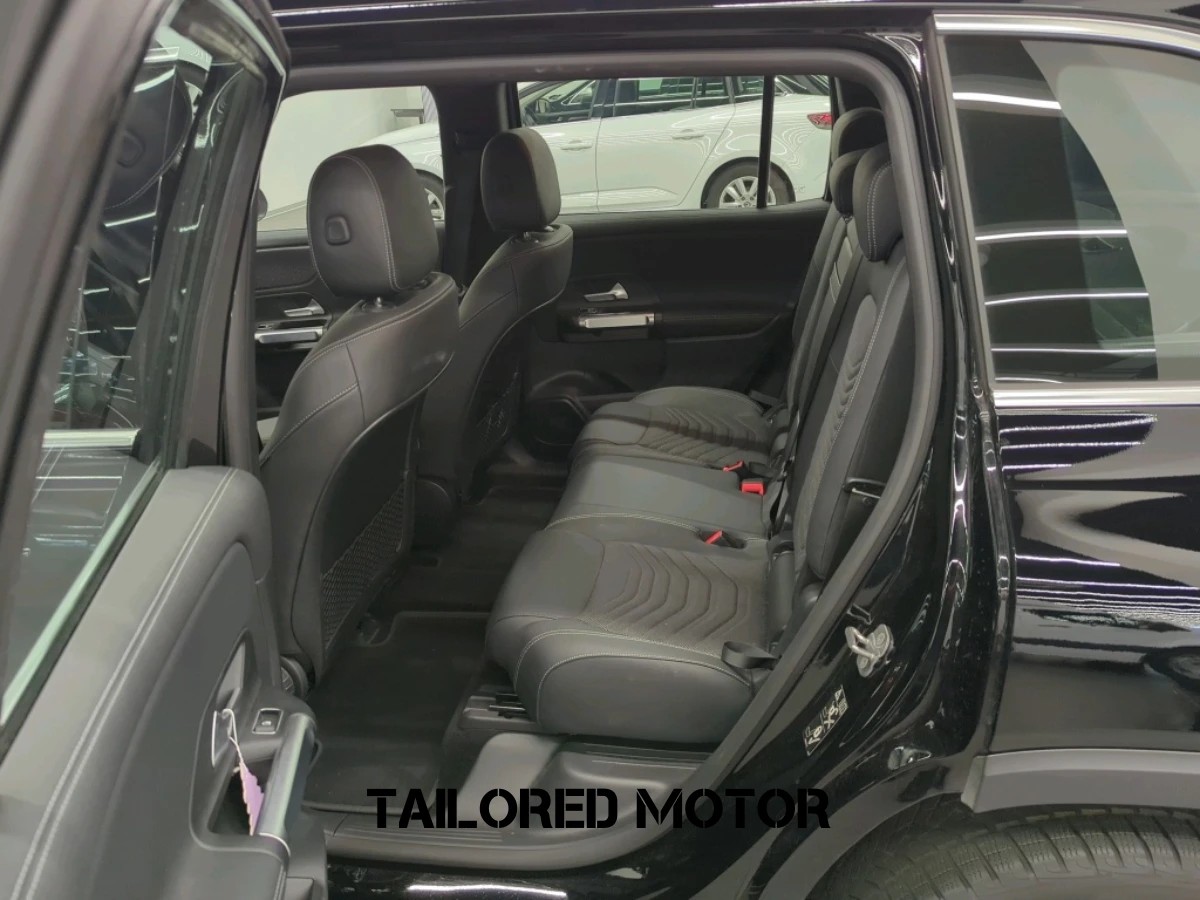 MERCEDES-BENZ EQB 300 4Matic-image-3