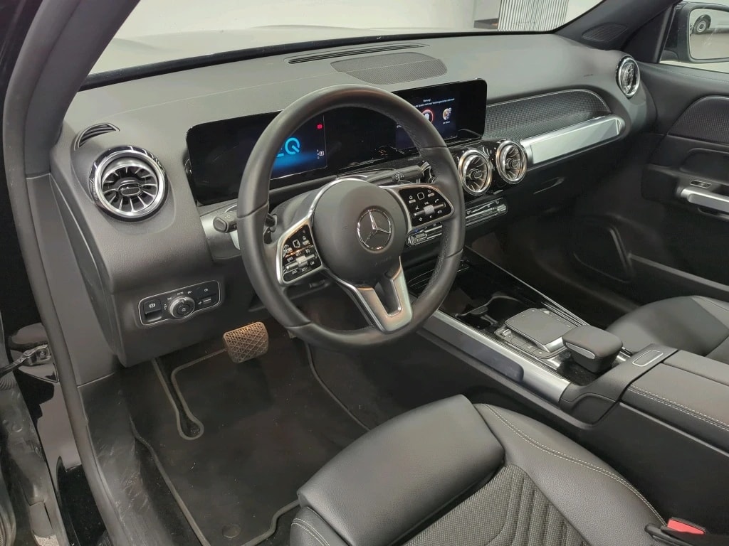 MERCEDES-BENZ EQB 300 4Matic-image-2