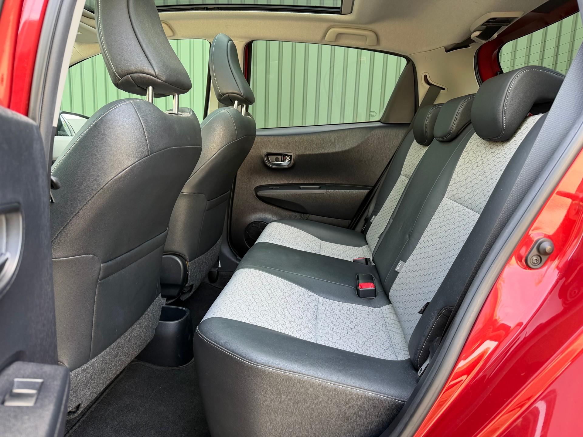 TOYOTA Yaris 1.33 Luna Multidrive-image-12