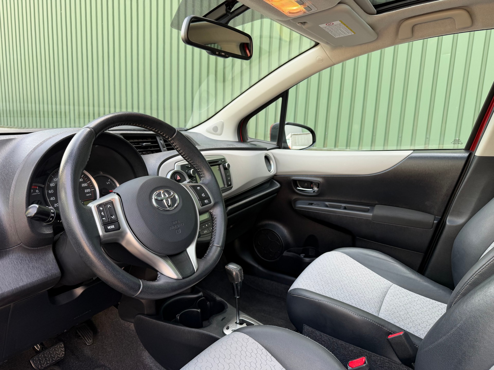 TOYOTA Yaris 1.33 Luna Multidrive-image-8