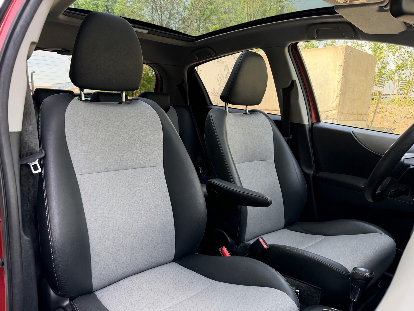 TOYOTA Yaris 1.33 Luna Multidrive-image-10